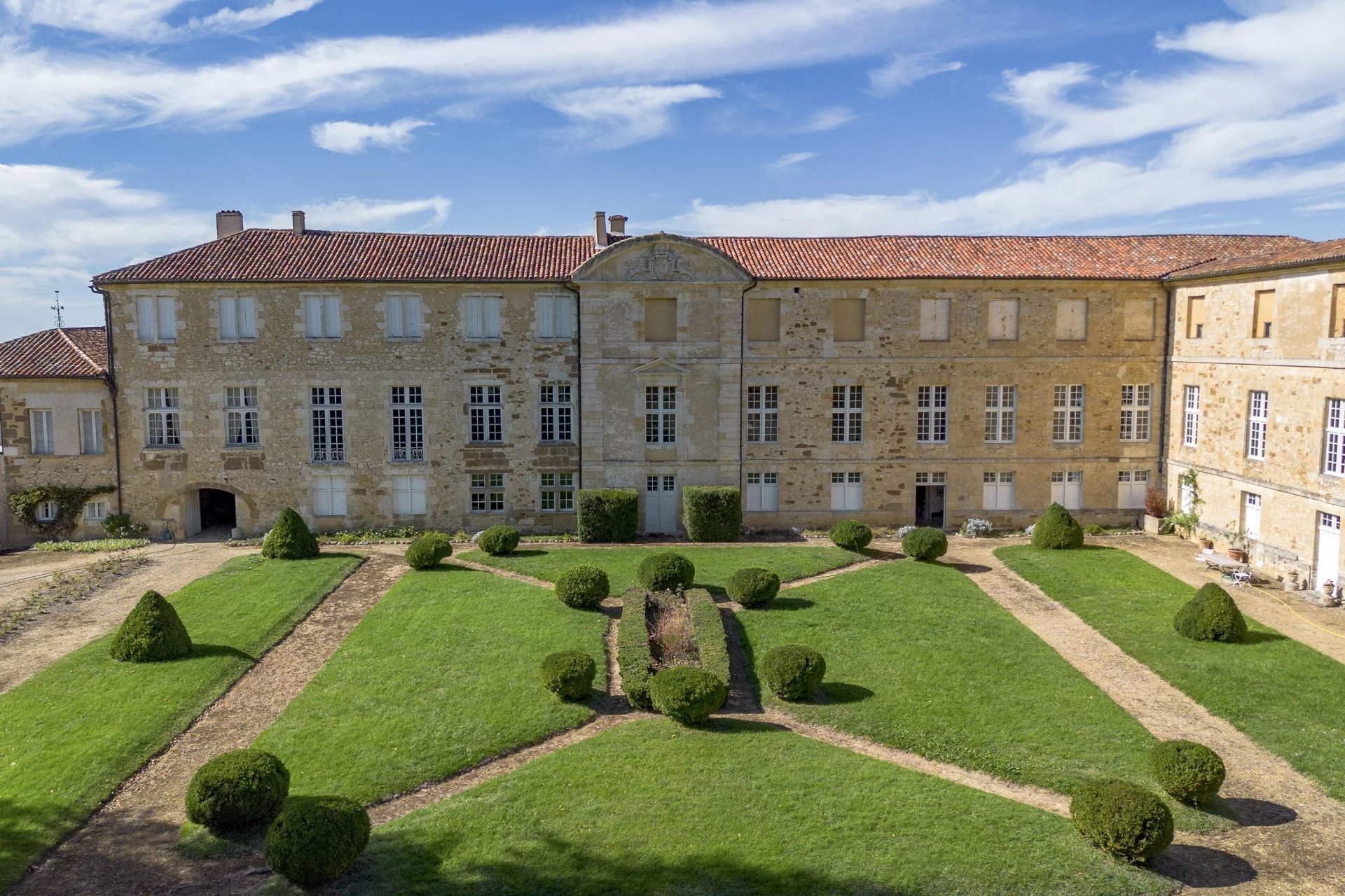 francis-york-17th-century-chateau-du-busca-maniban-gascony-france-armagnac-3.jpg