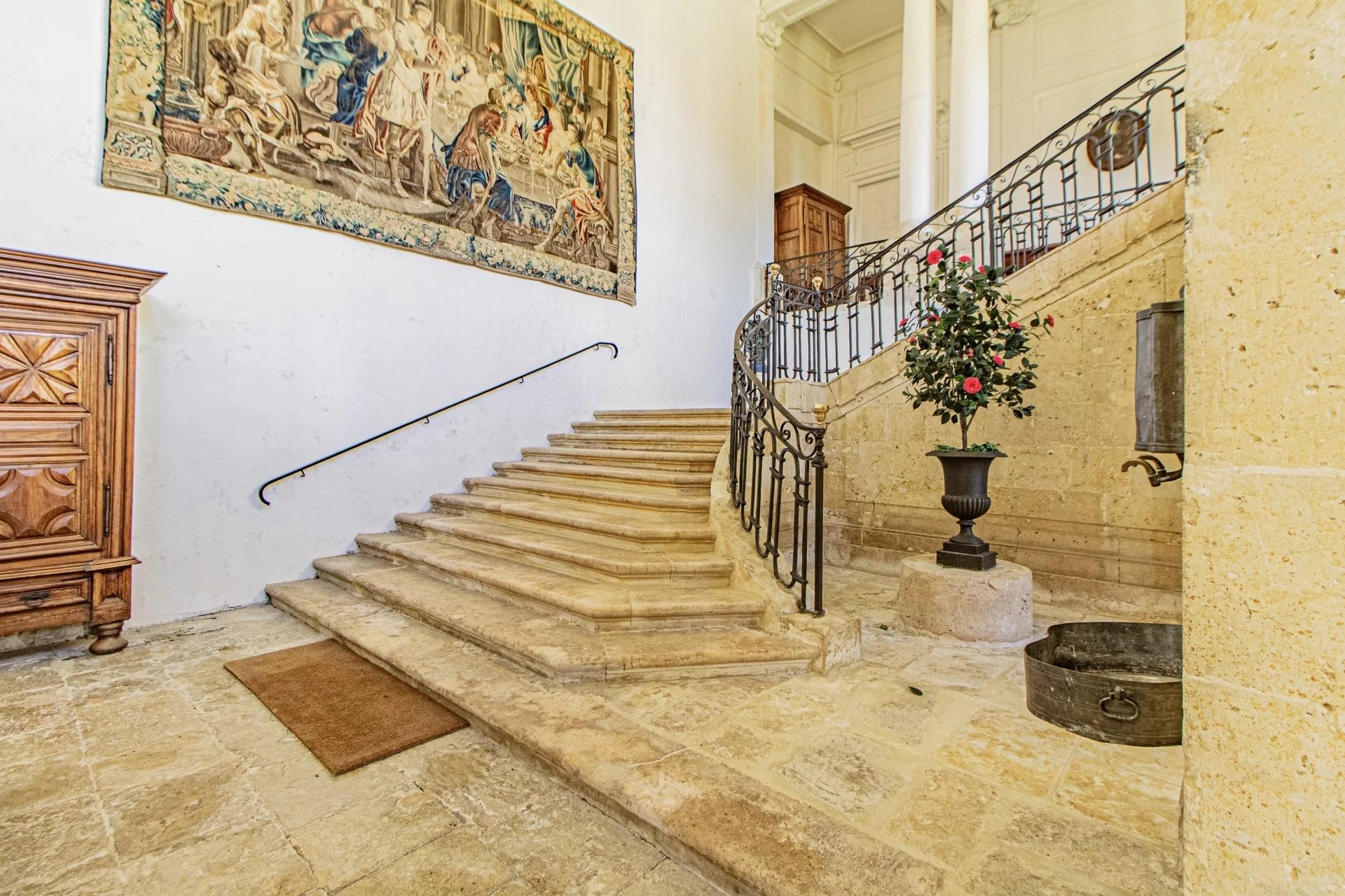 francis-york-17th-century-chateau-du-busca-maniban-gascony-france-armagnac-4.jpg
