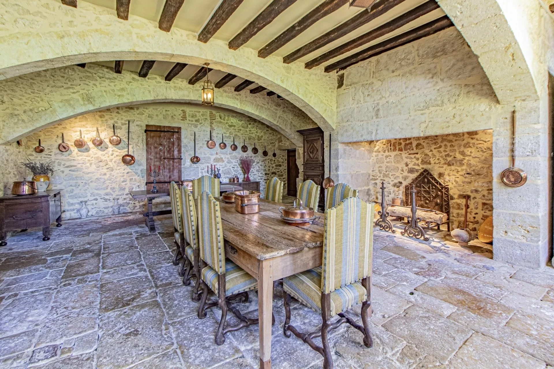 francis-york-17th-century-chateau-du-busca-maniban-gascony-france-armagnac-11.jpg