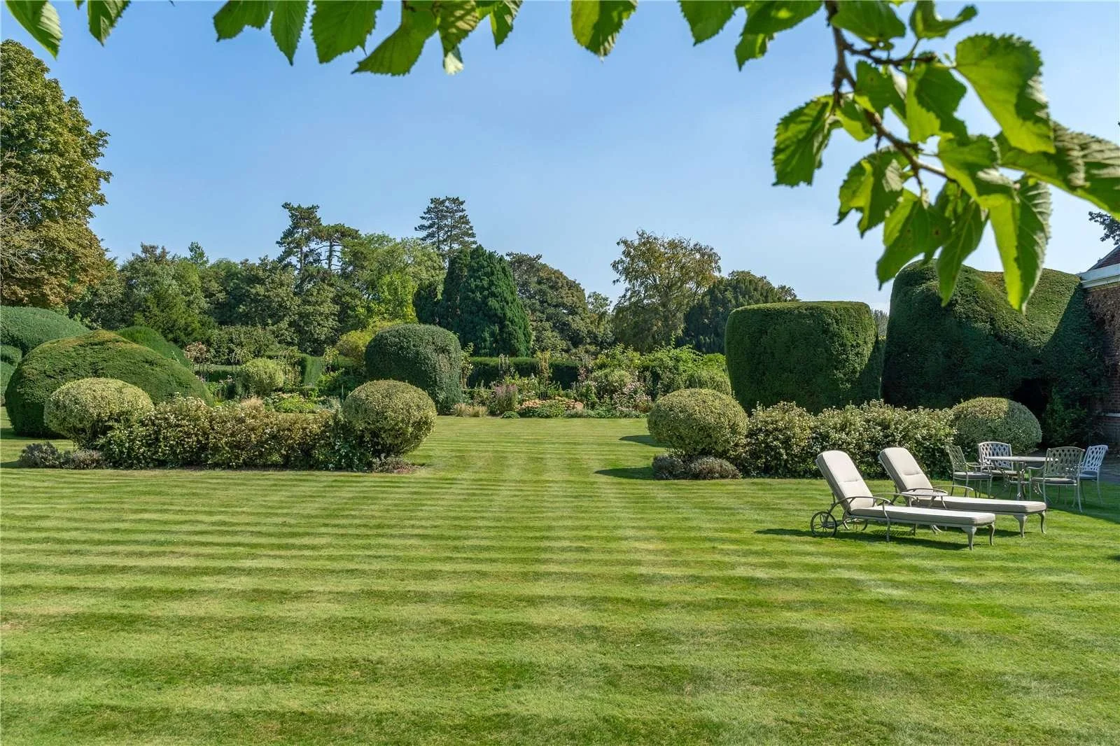 francis-york-hunton-manor-georgian-country-house-hampshire-england-11.jpg