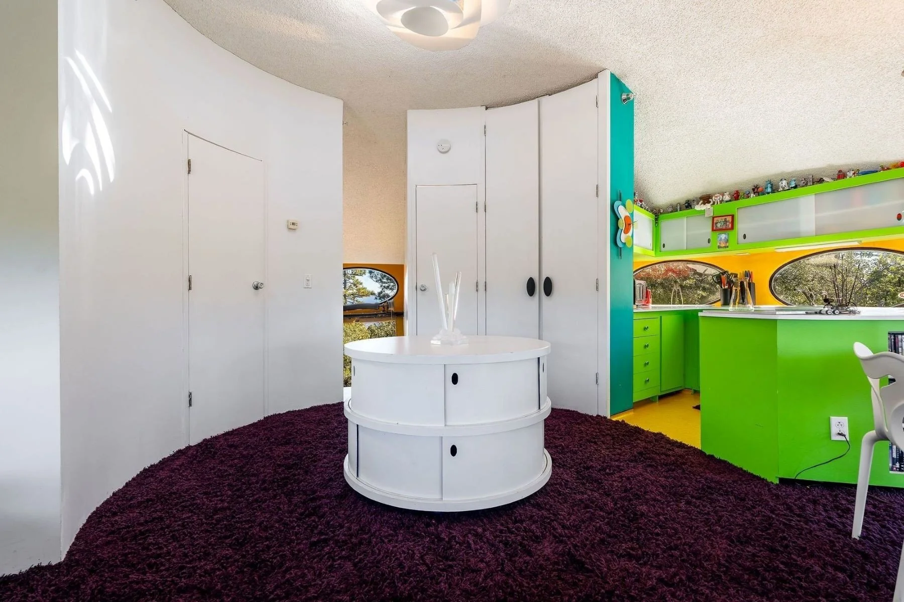 francis-york-donaldson-futuro-house-matti-suuronen-space-age-architecture-idyllwild-california-7.jpeg