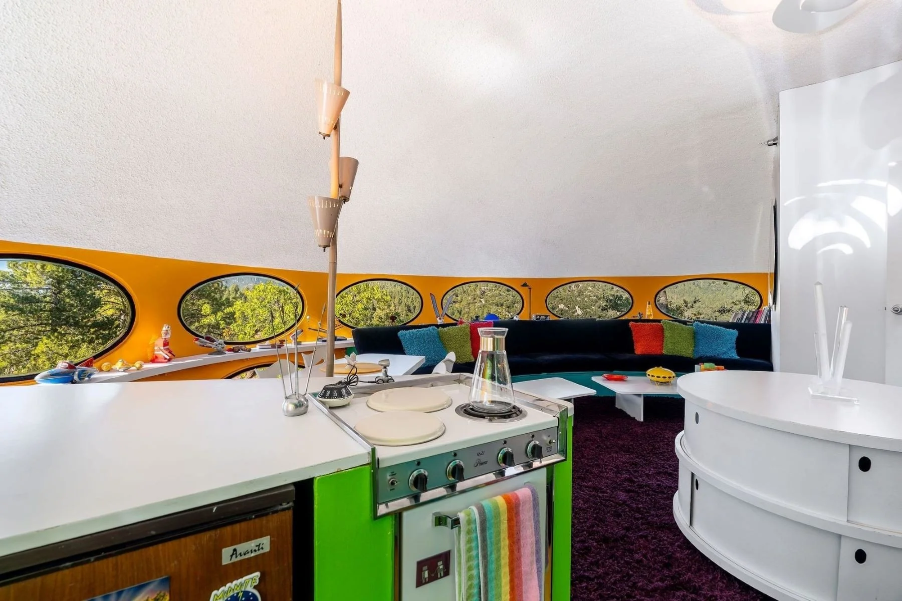 francis-york-donaldson-futuro-house-matti-suuronen-space-age-architecture-idyllwild-california-8.jpeg
