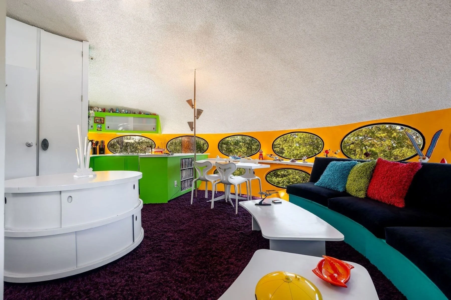 francis-york-donaldson-futuro-house-matti-suuronen-space-age-architecture-idyllwild-california-13.jpeg