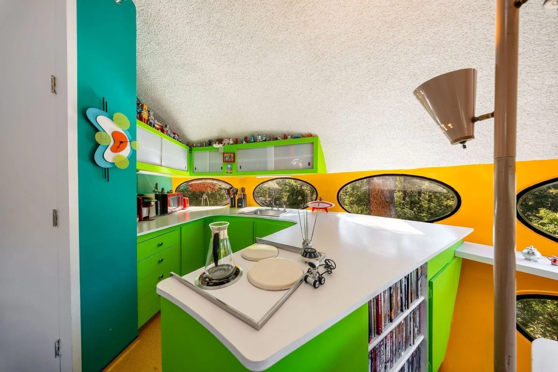 francis-york-donaldson-futuro-house-matti-suuronen-space-age-architecture-idyllwild-california-16.jpeg