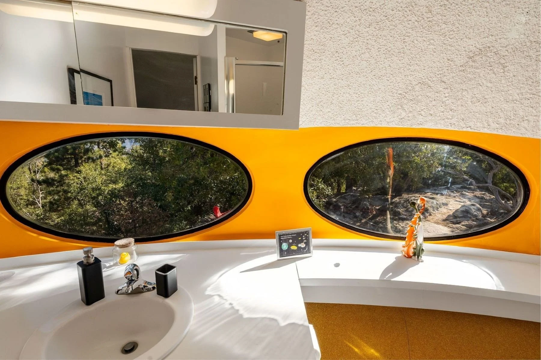 francis-york-donaldson-futuro-house-matti-suuronen-space-age-architecture-idyllwild-california-17.jpeg