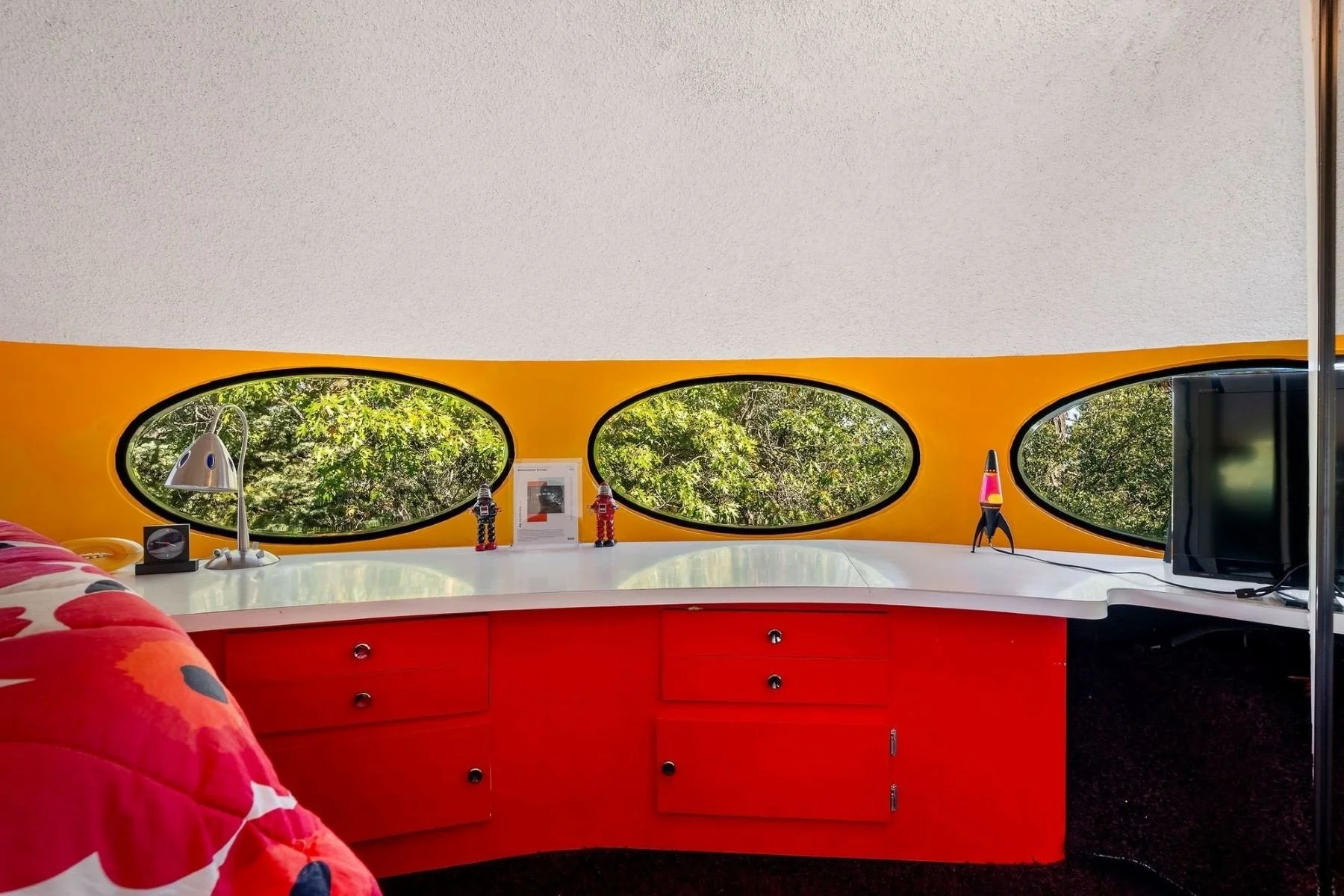 francis-york-donaldson-futuro-house-matti-suuronen-space-age-architecture-idyllwild-california-18.jpeg