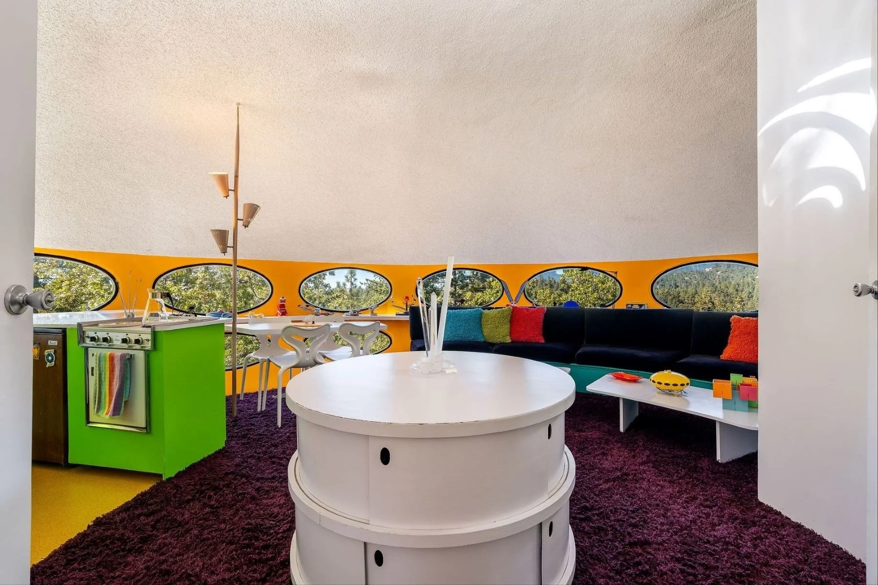 francis-york-donaldson-futuro-house-matti-suuronen-space-age-architecture-idyllwild-california-19.jpeg