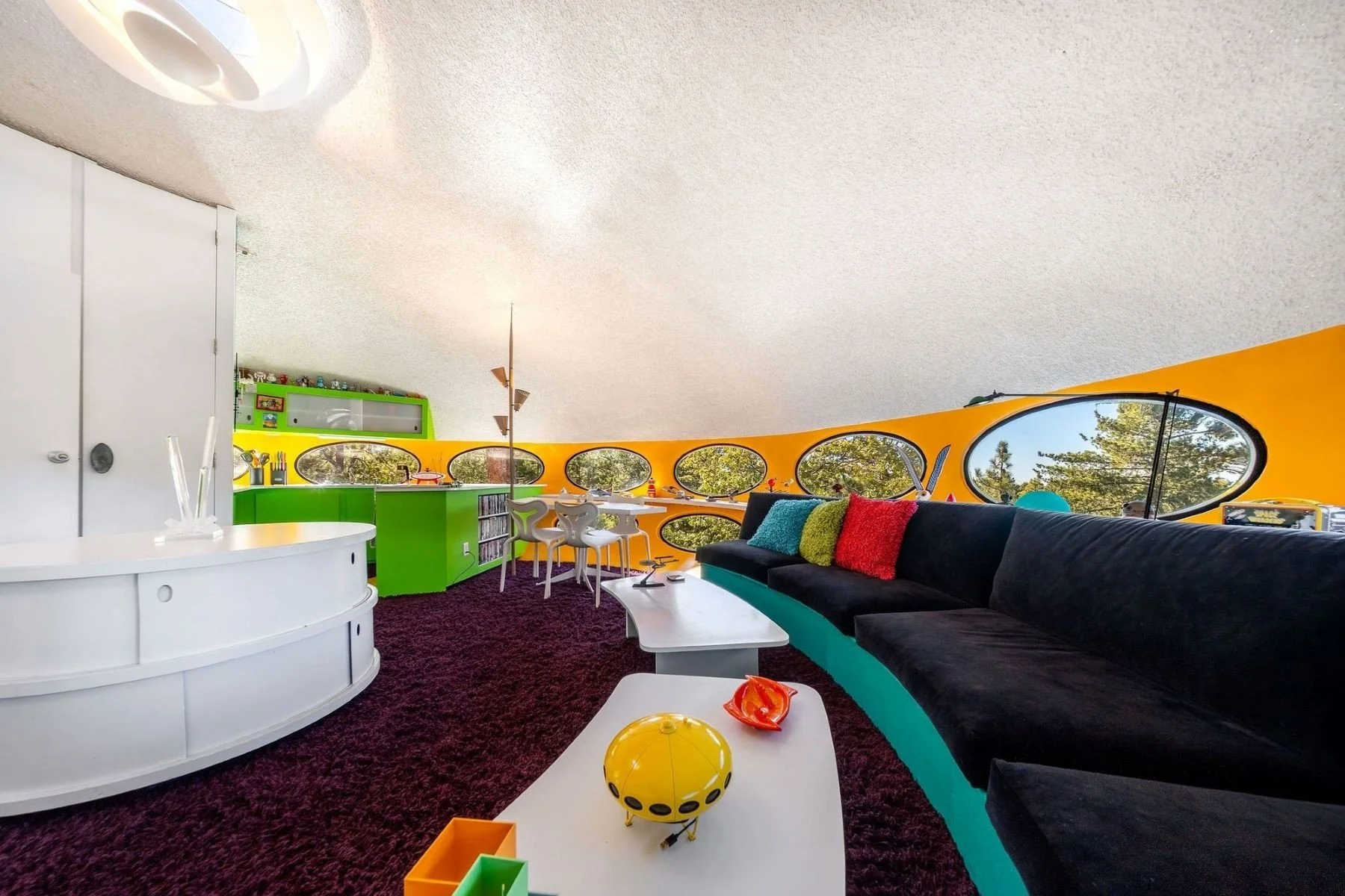 francis-york-donaldson-futuro-house-matti-suuronen-space-age-architecture-idyllwild-california-20.jpeg
