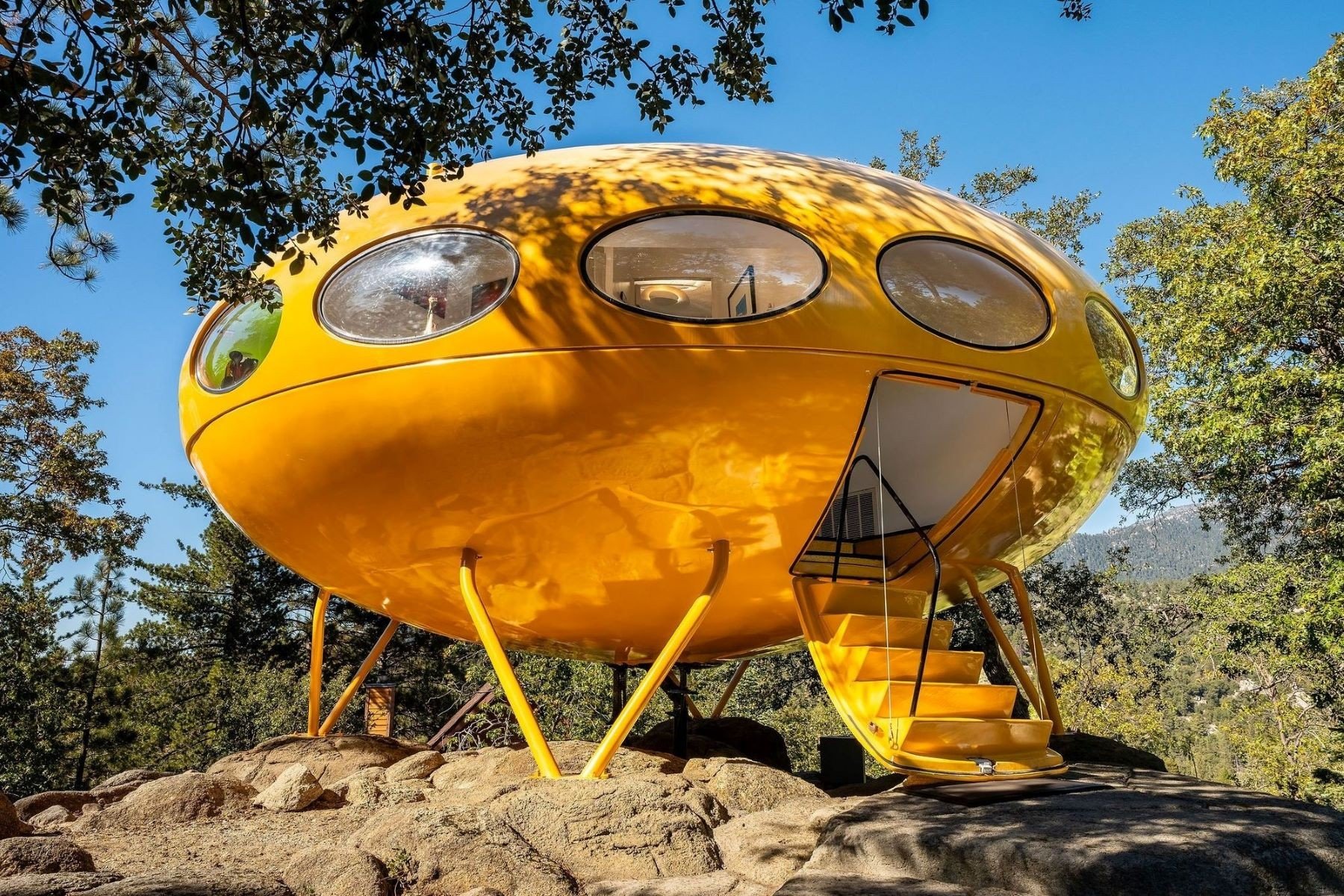 francis-york-donaldson-futuro-house-matti-suuronen-space-age-architecture-idyllwild-california-36.jpeg