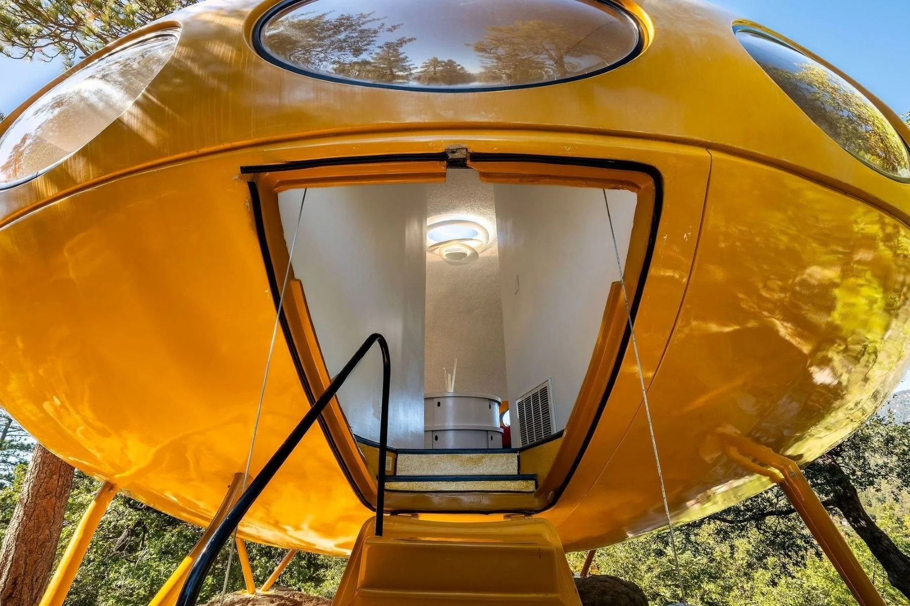 francis-york-donaldson-futuro-house-matti-suuronen-space-age-architecture-idyllwild-california-37.jpeg
