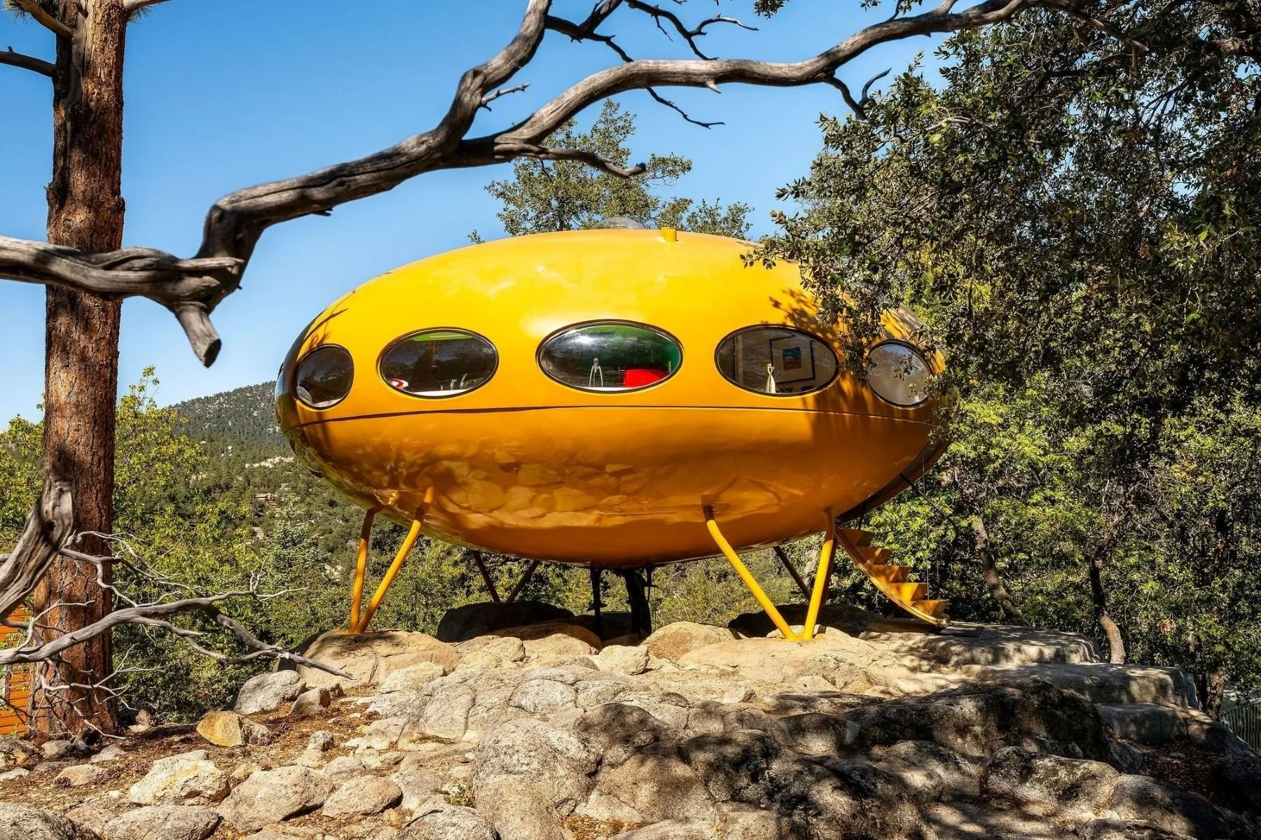 francis-york-donaldson-futuro-house-matti-suuronen-space-age-architecture-idyllwild-california-44.jpeg