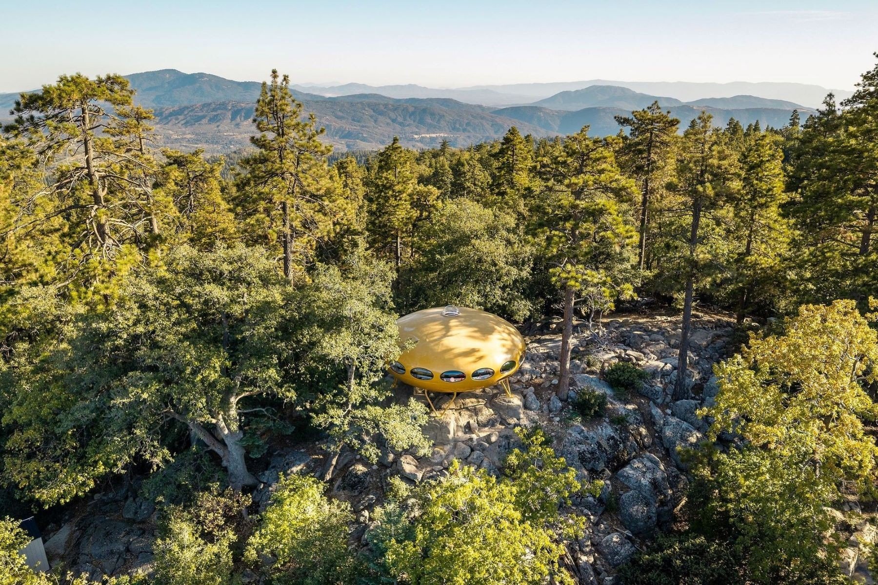 A Space Age UFO-Shaped Cabin Designed as a Prefab Ski Chalet—That Could Fly?