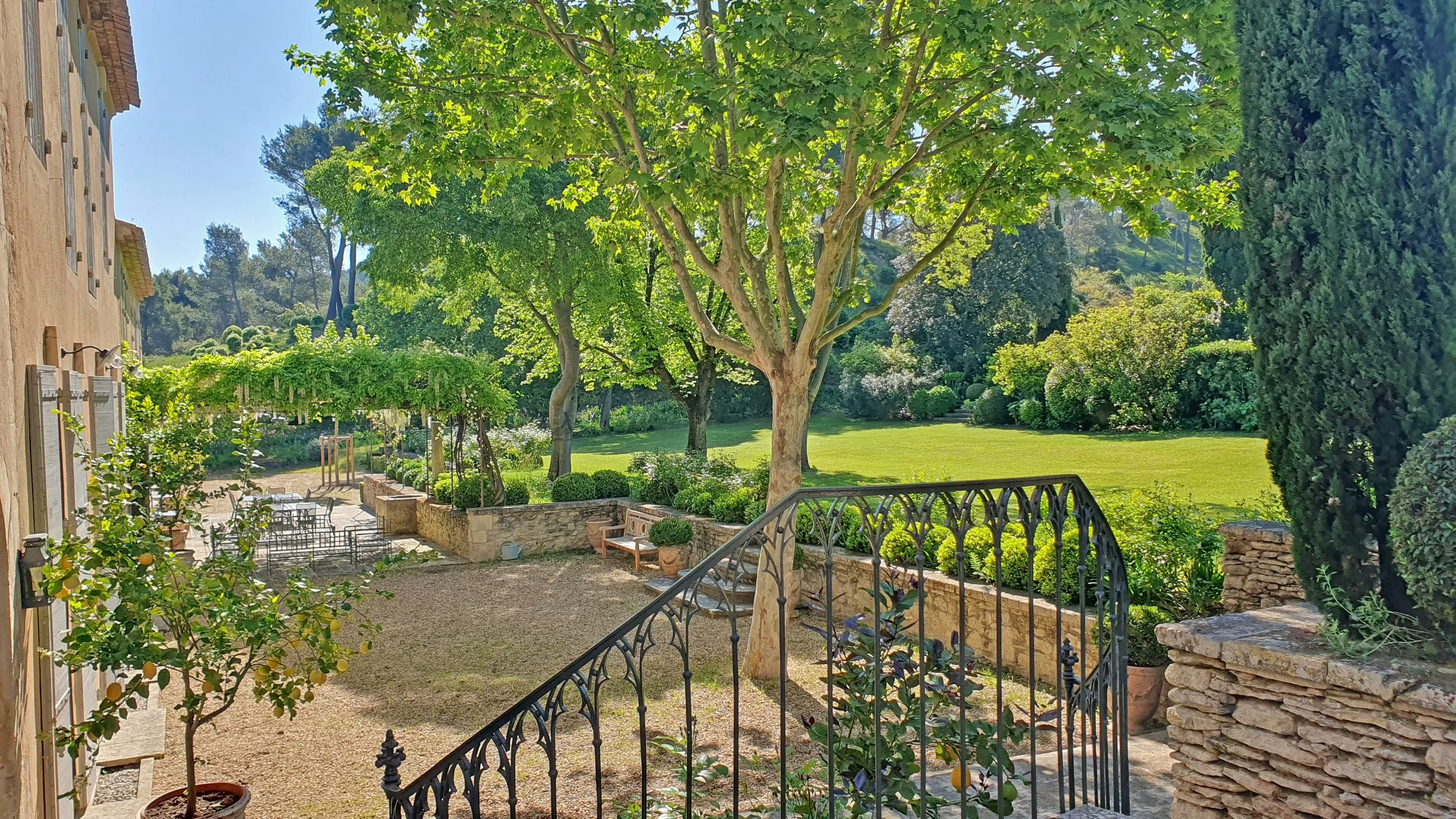francis-york-18th-century-provencal-farmhouse-alpilles-saint-remy-de-provence-4.jpg