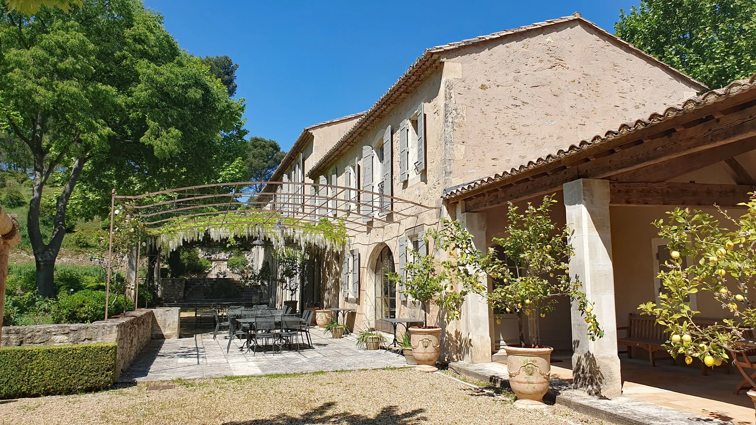 francis-york-18th-century-provencal-farmhouse-alpilles-saint-remy-de-provence-9.jpg
