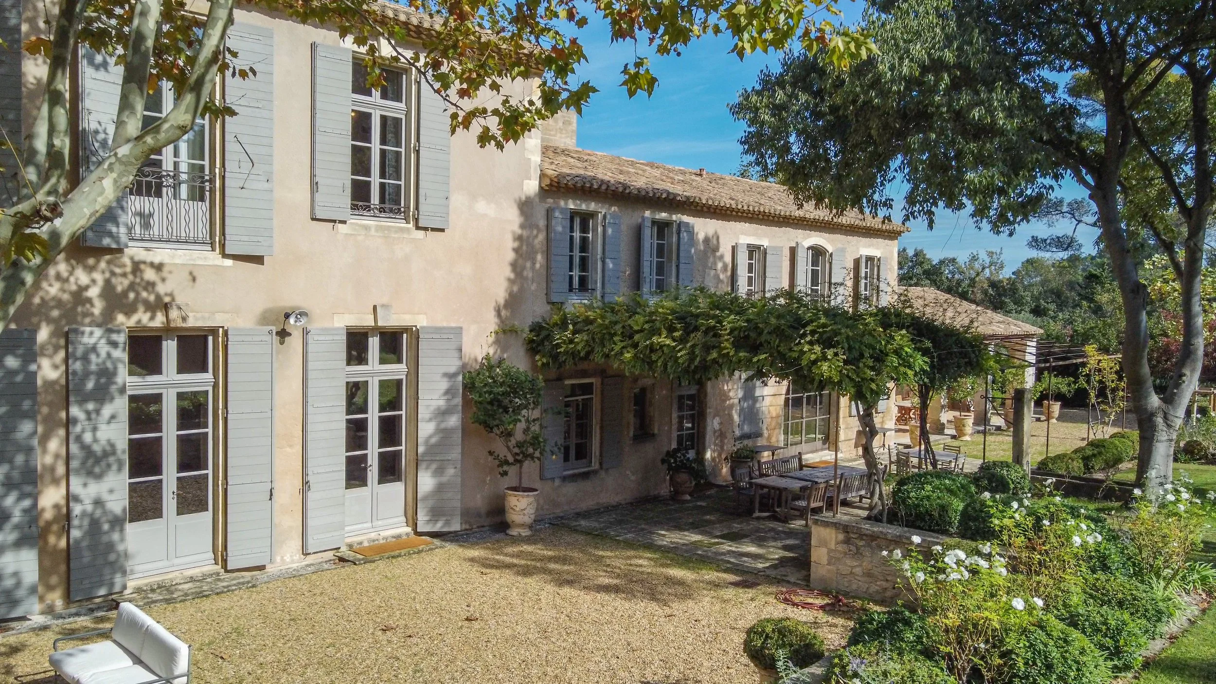 francis-york-18th-century-provencal-farmhouse-alpilles-saint-remy-de-provence-18.jpg