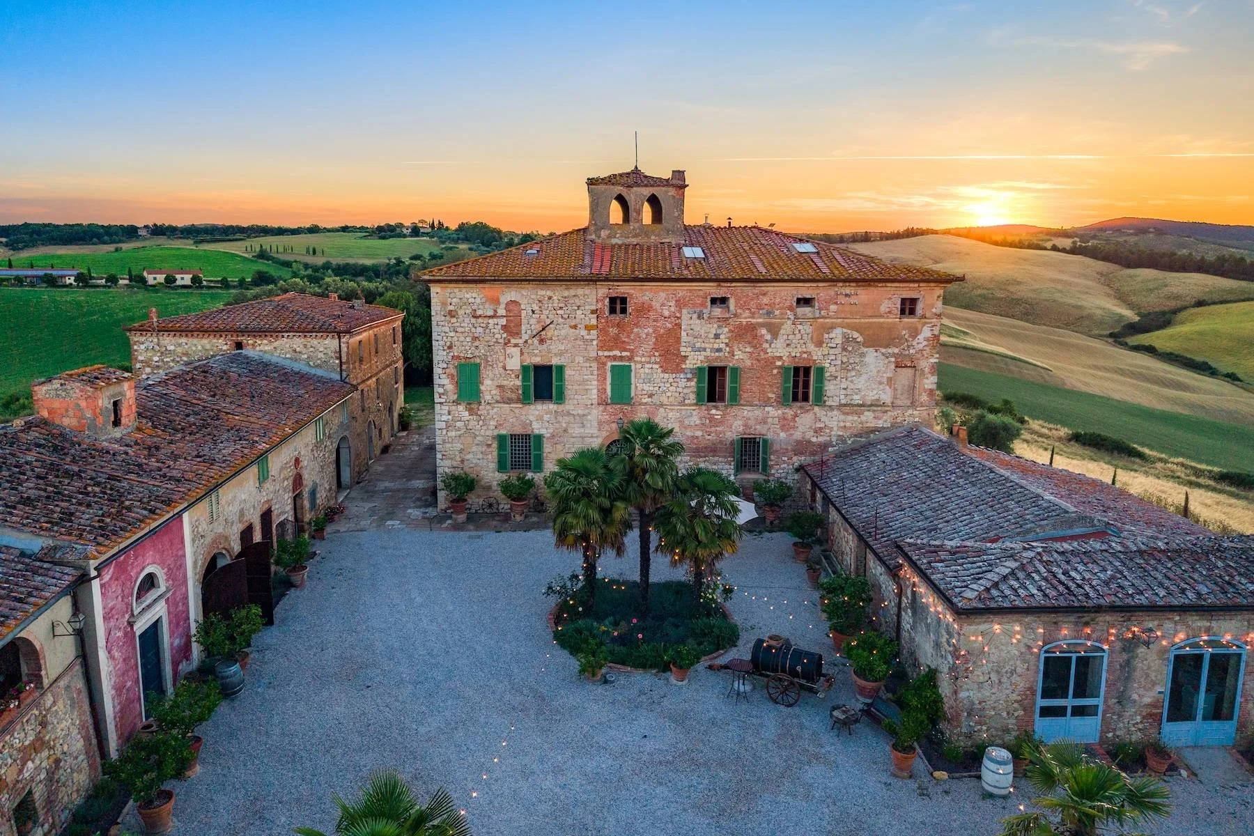 francis-york-medieval-villa-753-acre-wine-estate-tuscany-italy-13.jpg