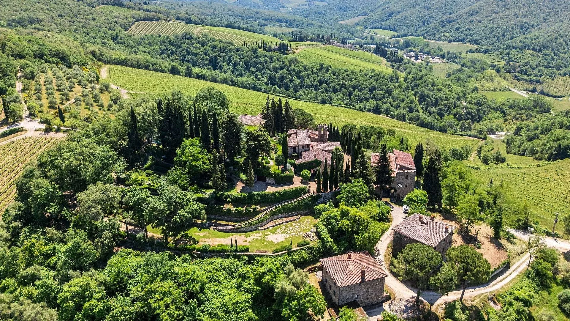 francis-york-castello-di-monterinaldi-tuscan-fortress-chianti-classico-radda-in-chianti-italy-12.jpg
