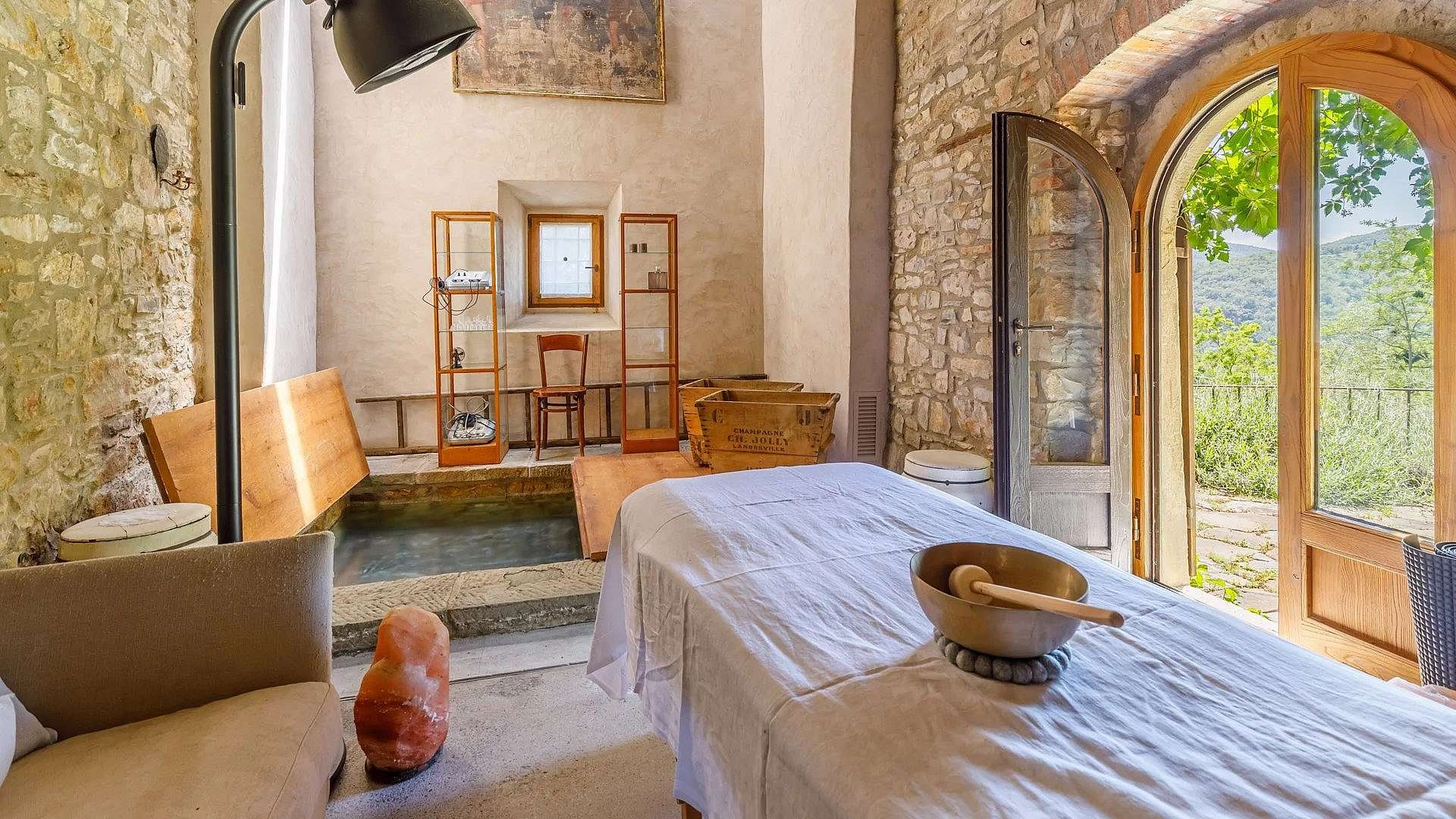 francis-york-castello-di-monterinaldi-tuscan-fortress-chianti-classico-radda-in-chianti-italy-16.jpg