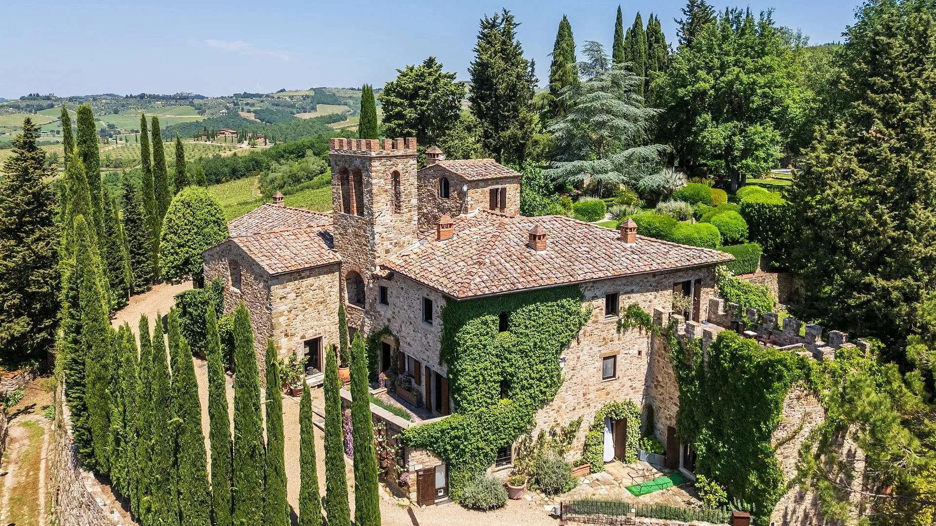 francis-york-castello-di-monterinaldi-tuscan-fortress-chianti-classico-radda-in-chianti-italy-27.jpg
