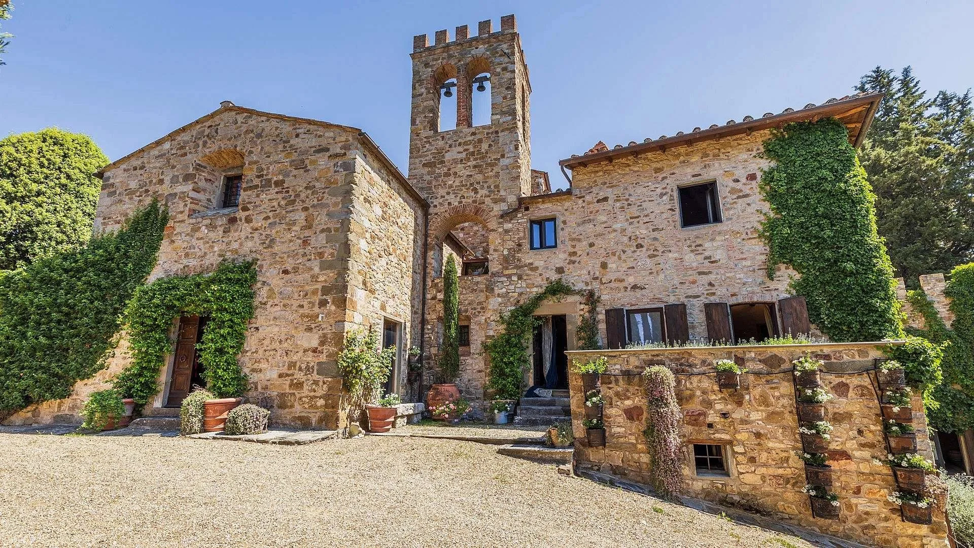 francis-york-castello-di-monterinaldi-tuscan-fortress-chianti-classico-radda-in-chianti-italy-35.jpg