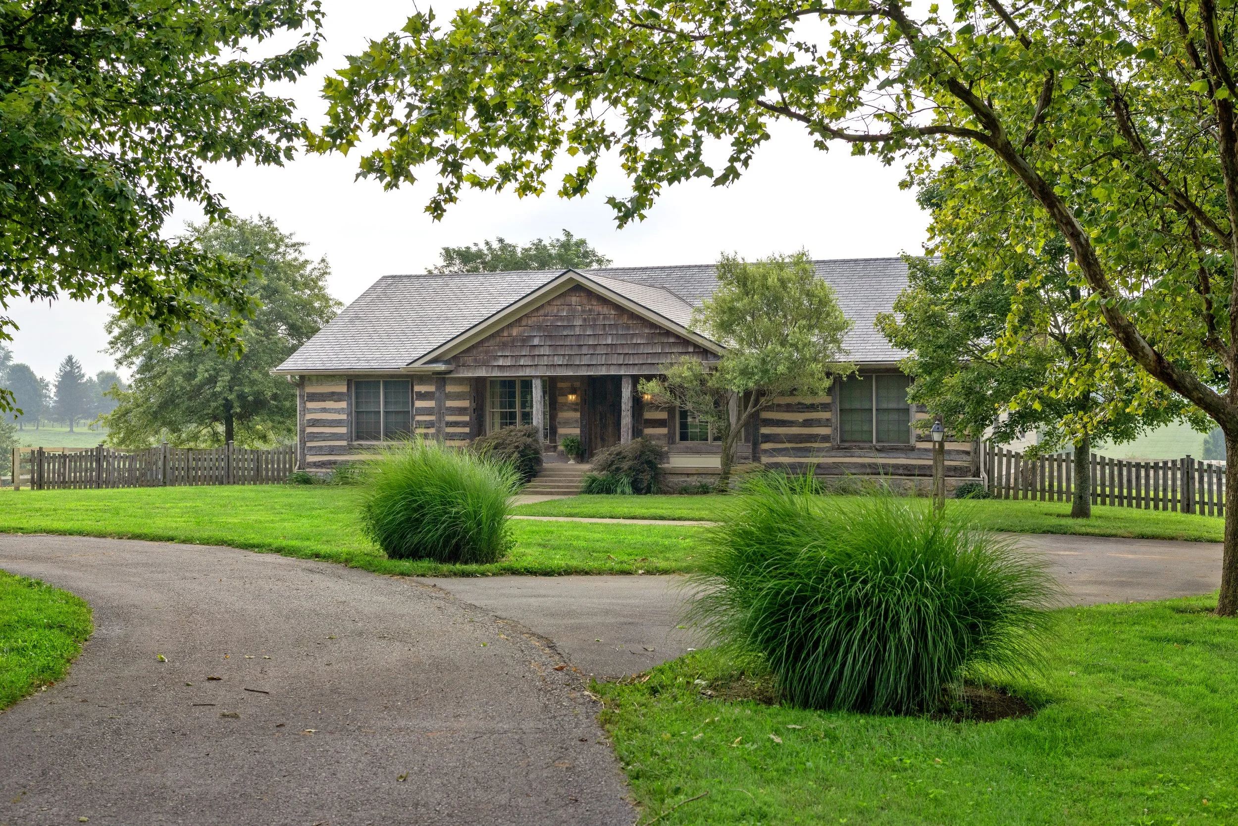 francis-york-castleton-lyons-historic-kentucky-equestrian-estate-keeneland-championship-sale-24.jpg