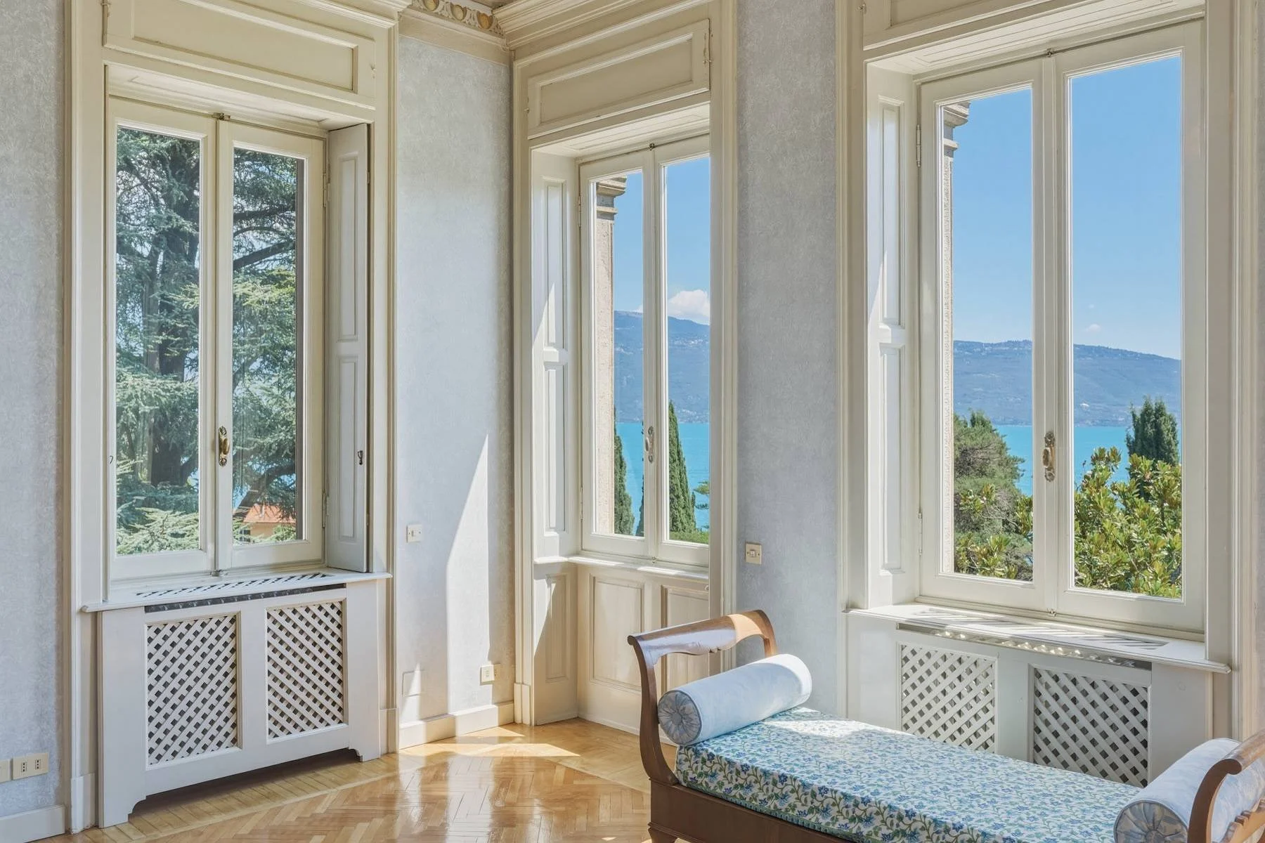 francis-york-lake-garda-villa-13.jpg