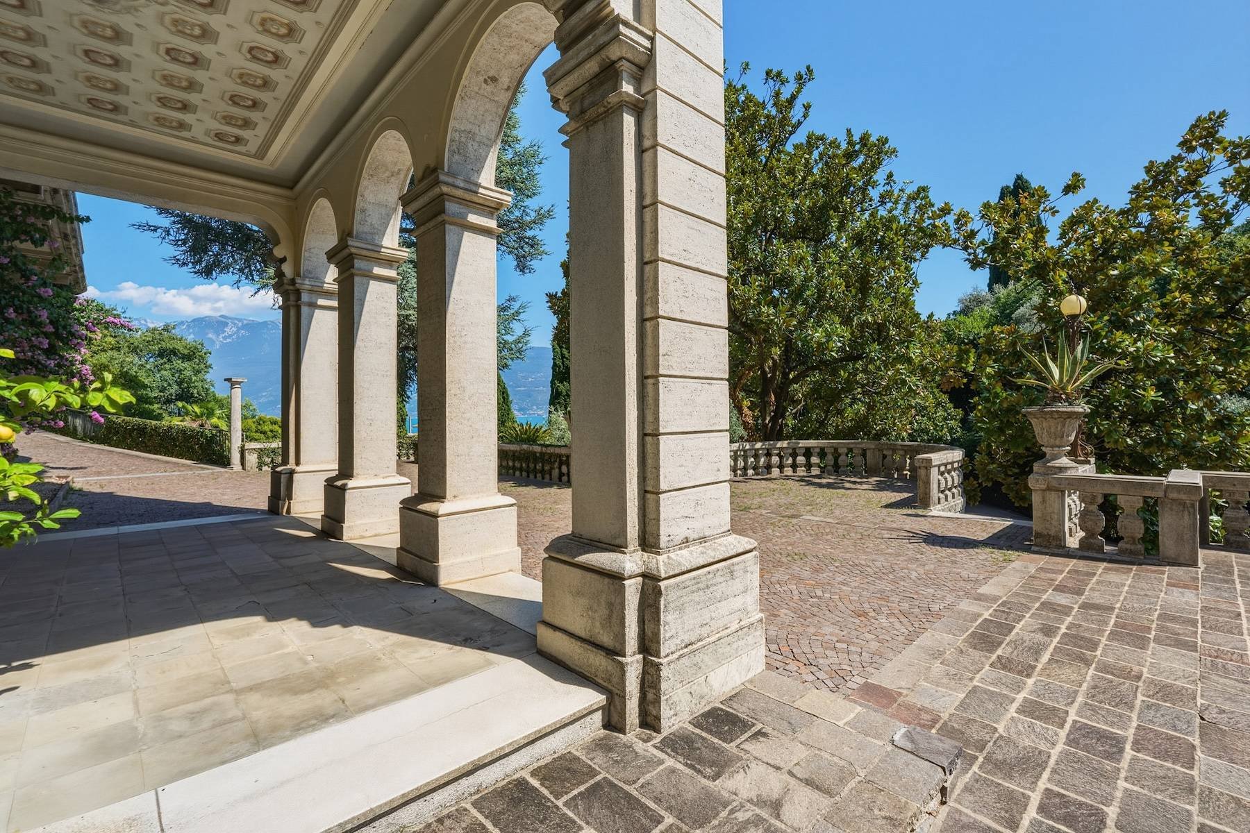 francis-york-lake-garda-villa-17.jpg