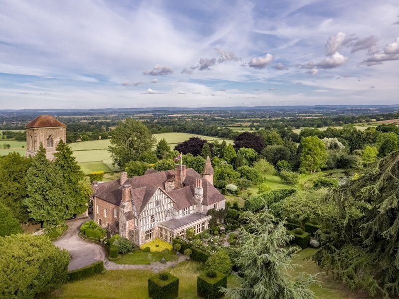 15th-century-priors-hall-with-formal-gardens-francis-york