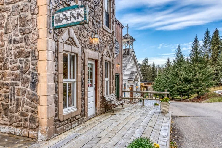 This Canadian Ranch in the Rocky Mountain Foothills Comes with a