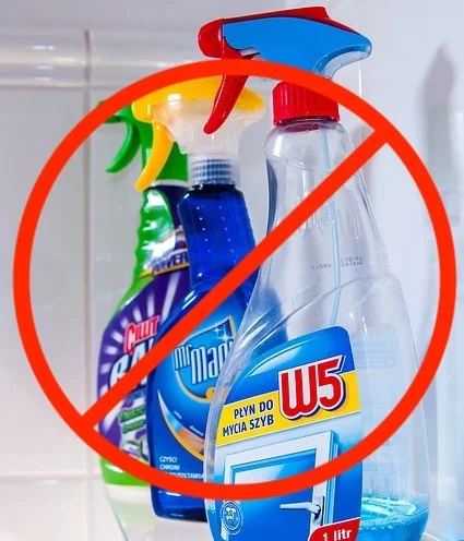 Cleaning-iPhone.jpg