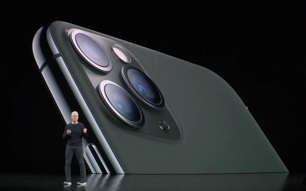 Tim-Cook-iPhone-11-photo.jpg