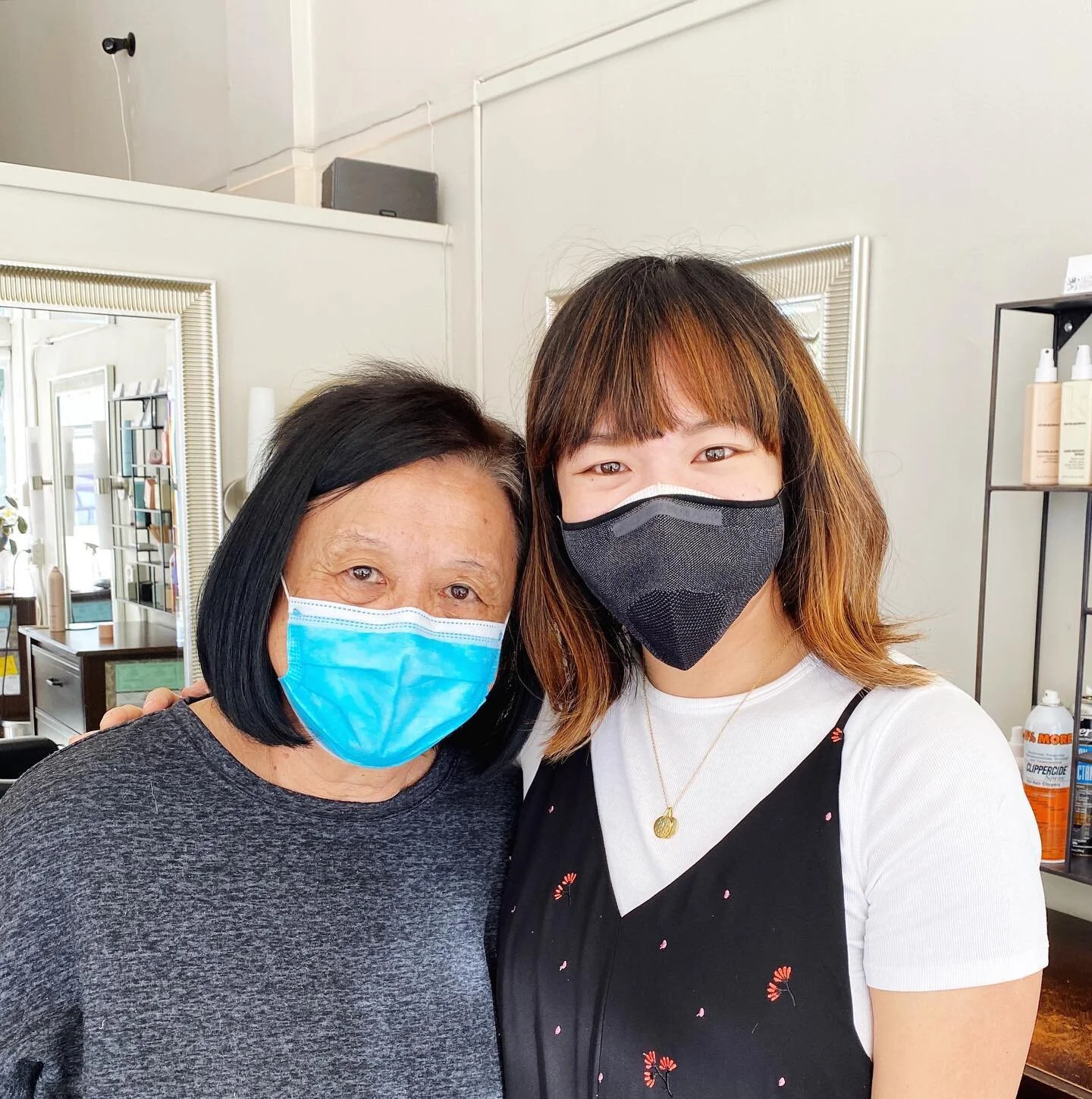 Love treating my mom to some glam! My mama&rsquo;s been through a lot this past year but she&rsquo;s coming out the other side, fully vaccinated and with a fresh new hair do, thanks to the magic of @day_nap. Also decided to cut my hair short and get 