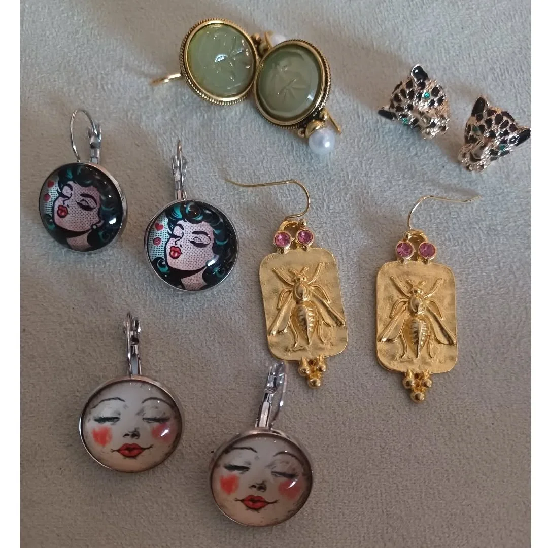 Earrings 