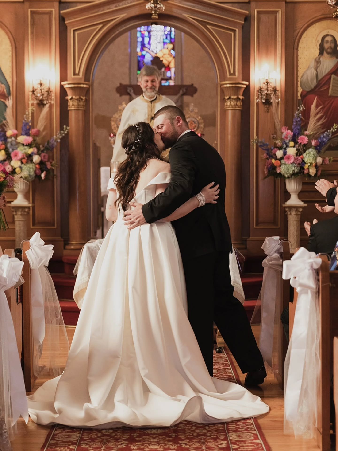 Happy anniversary to Maria &amp; Josh! 😁🥰

#newenglandwedding #weddingmoments❤️ #weddingphotography #massachusettsweddingphotographer #massachusettswedding #masswedding #citywedding #churchwedding #greekwedding
