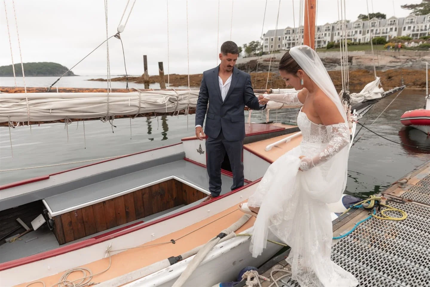 Your elopement day should be spent doing every single thing that makes you happy. ❤️

This couple spent the last portion of their elopement day sailing off the Bar Harbor port in Maine. It was an absolutely incredible evening. 

Hairstylist: @vosebri