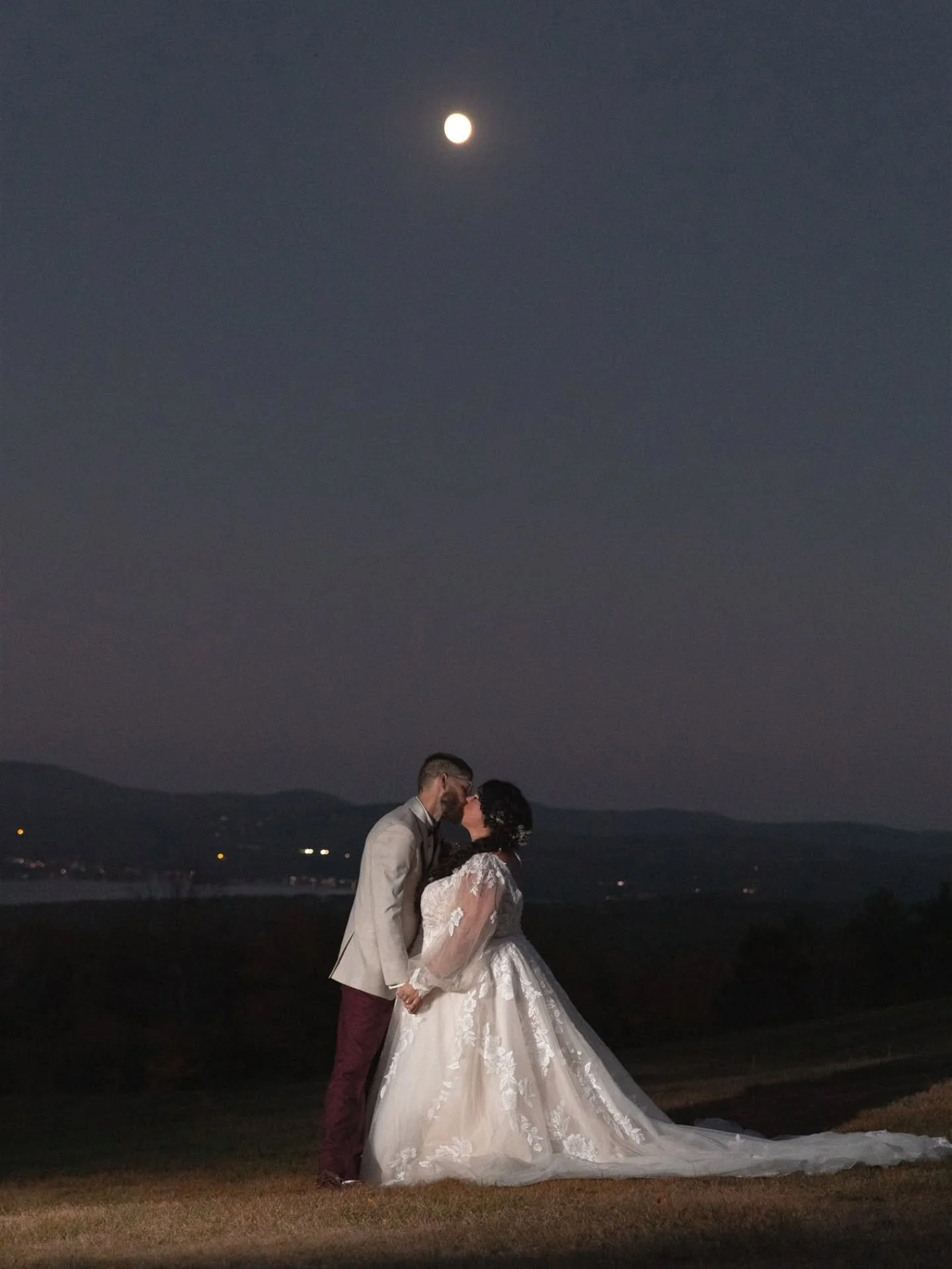 Sarah &amp; Steven&rsquo;s wedding at Steele Hill Resort was one of those days that just&nbsp;felt&nbsp;good. The kind where the mountains turn gold, everyone&rsquo;s smiling, and the day flows exactly as it should.

They celebrated surrounded by the