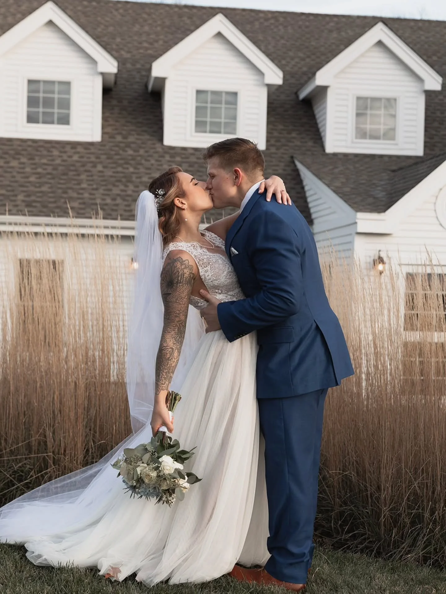 Happiest of anniversaries to Liz &amp; Evan! 🥰

Venue: Harrington Farm ❤️