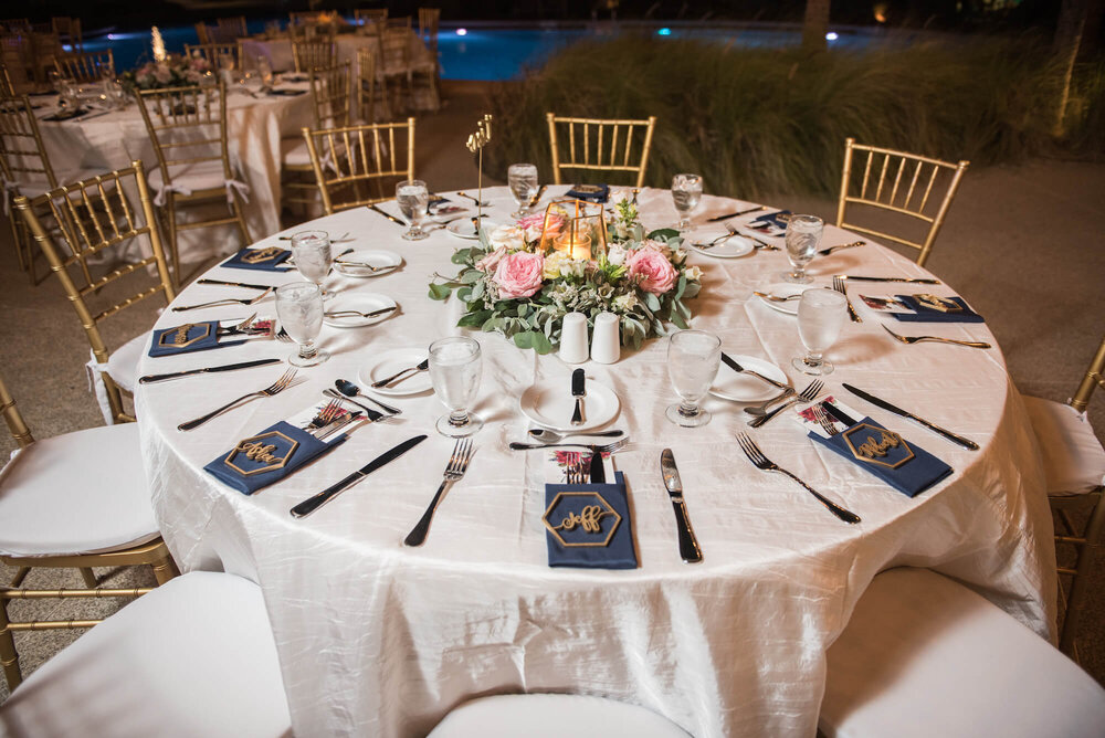 laura-how-to-plan-a-destination-wedding-in-oranjestad-aruba-hilton-aruba-resort-black-destination-bride-desti-tv-desti-guide-to-destination-weddings-2020-reception-details-reception-seating.jpg