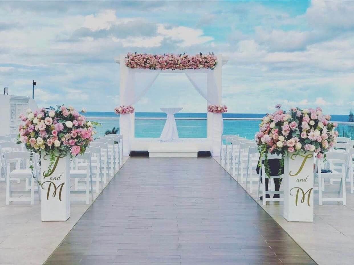 tashima-how-to-plan-a-destination-wedding-in-playa-del-carmen-mexico-azul-fives-beach-resort-black-destination-bride-desti-tv-desti-guide-to-destination-weddings-2020-ceremony-decor.jpg