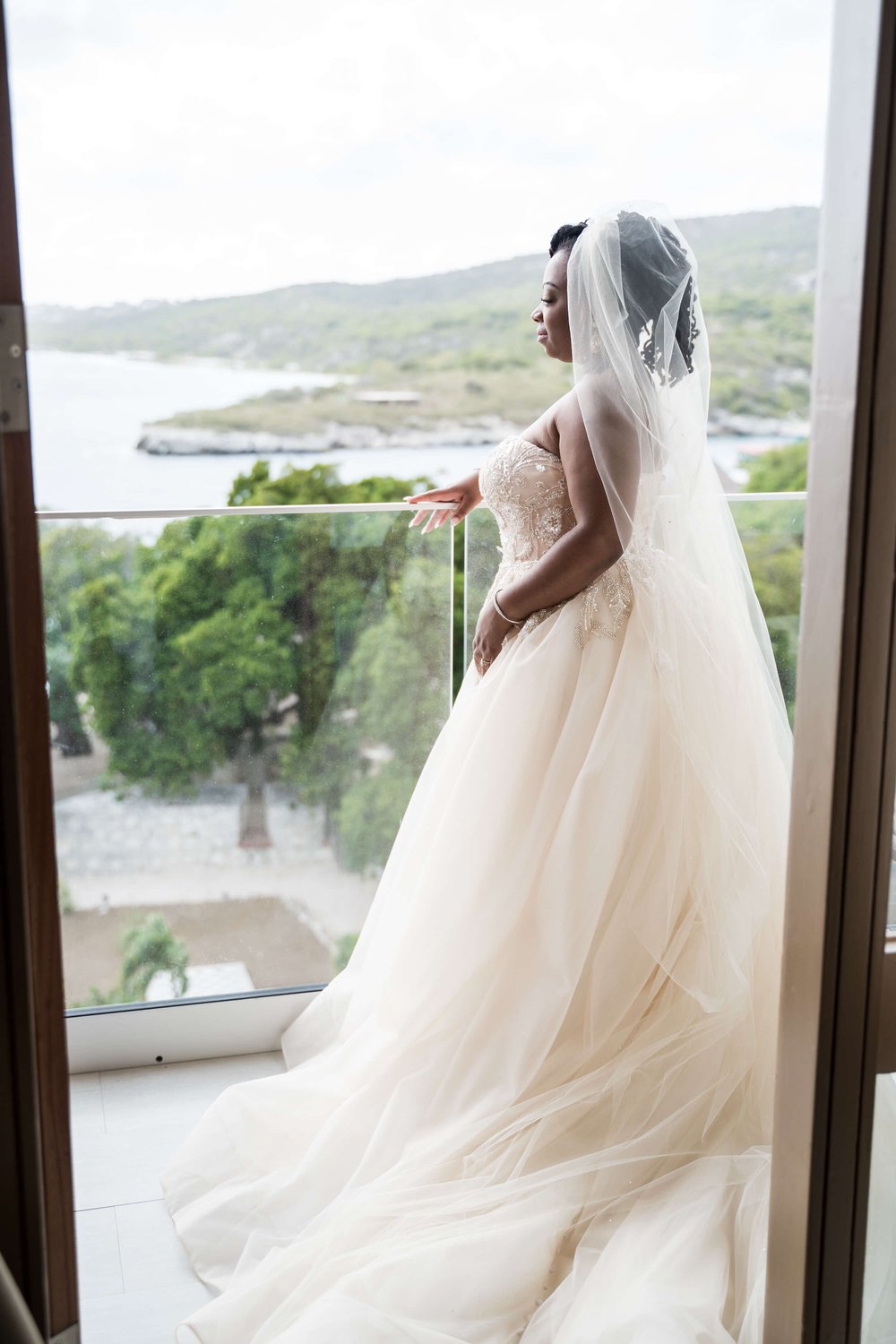 brittany-how-to-plan-a-destination-wedding-in-willemstad-curacao-dreams-curacao-resort-review-black-destination-bride-desti-tv-desti-guide-to-destination-weddings-natural-hair-gown-veil-locs-2022-8.jpg