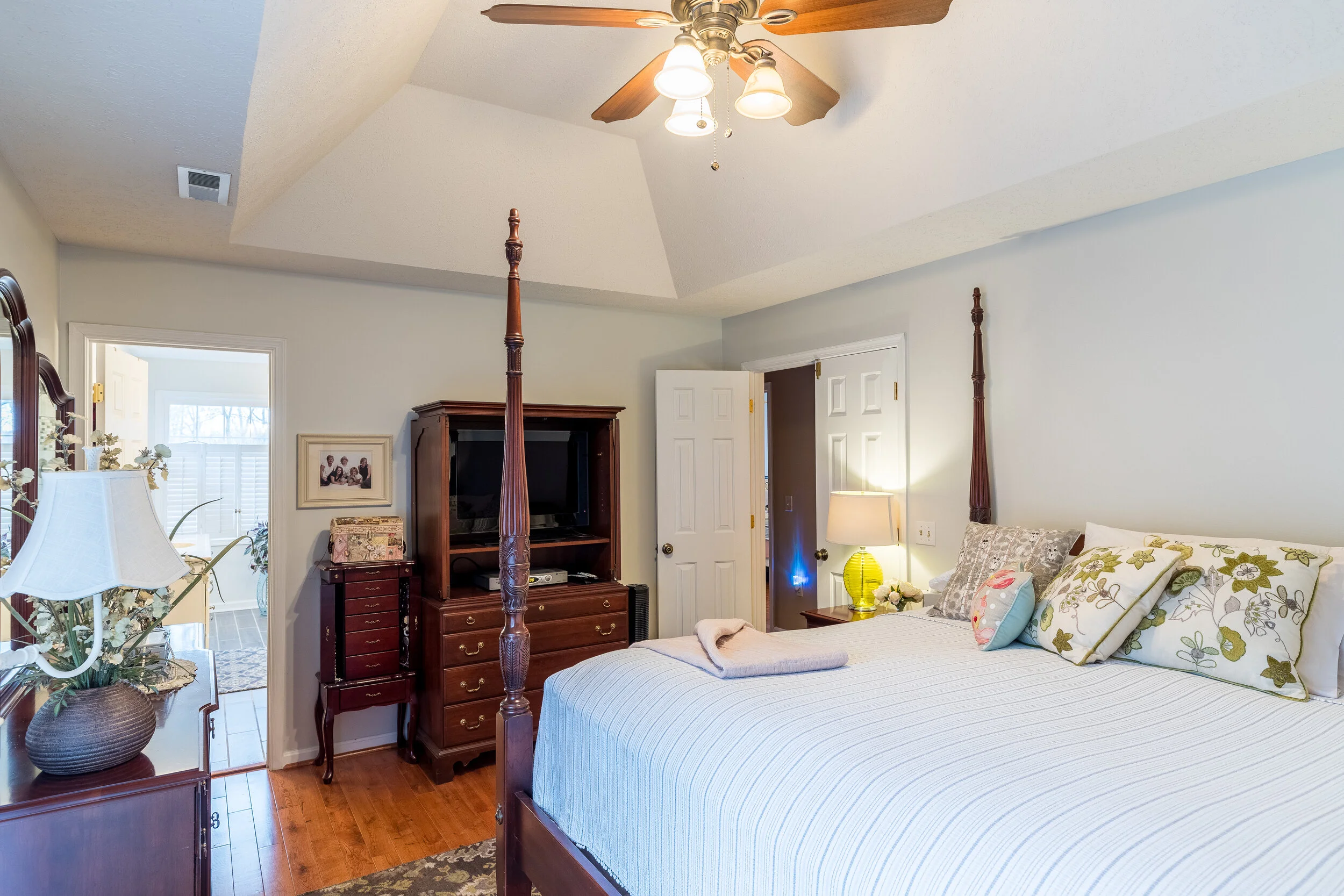9805 Fendale Dr-35.JPG