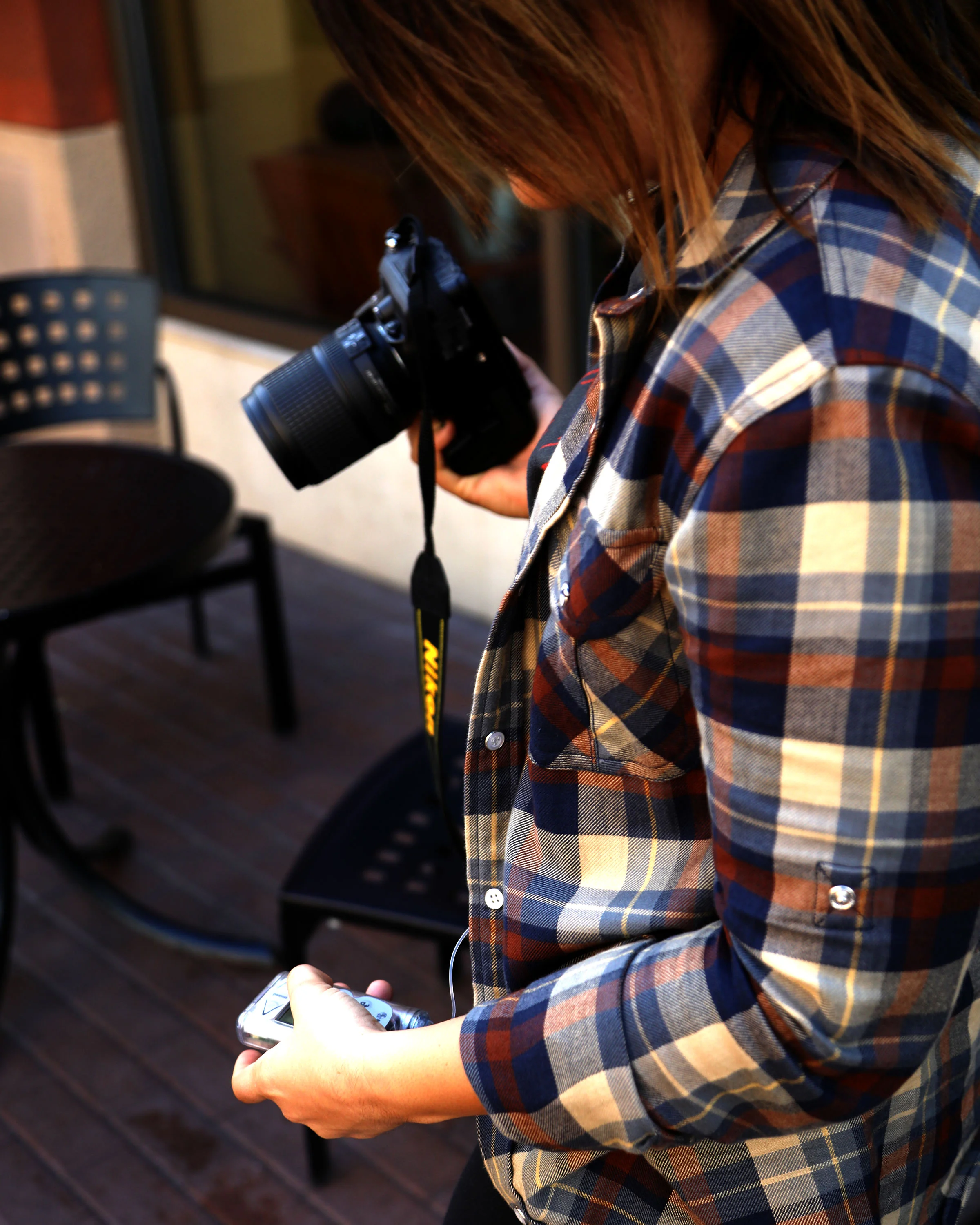 Laura Pavlakovich, founder of the nonprofit “You’re Just My Type” checks her insulin pump while on a shoot in Irvine on Nov. 26, 