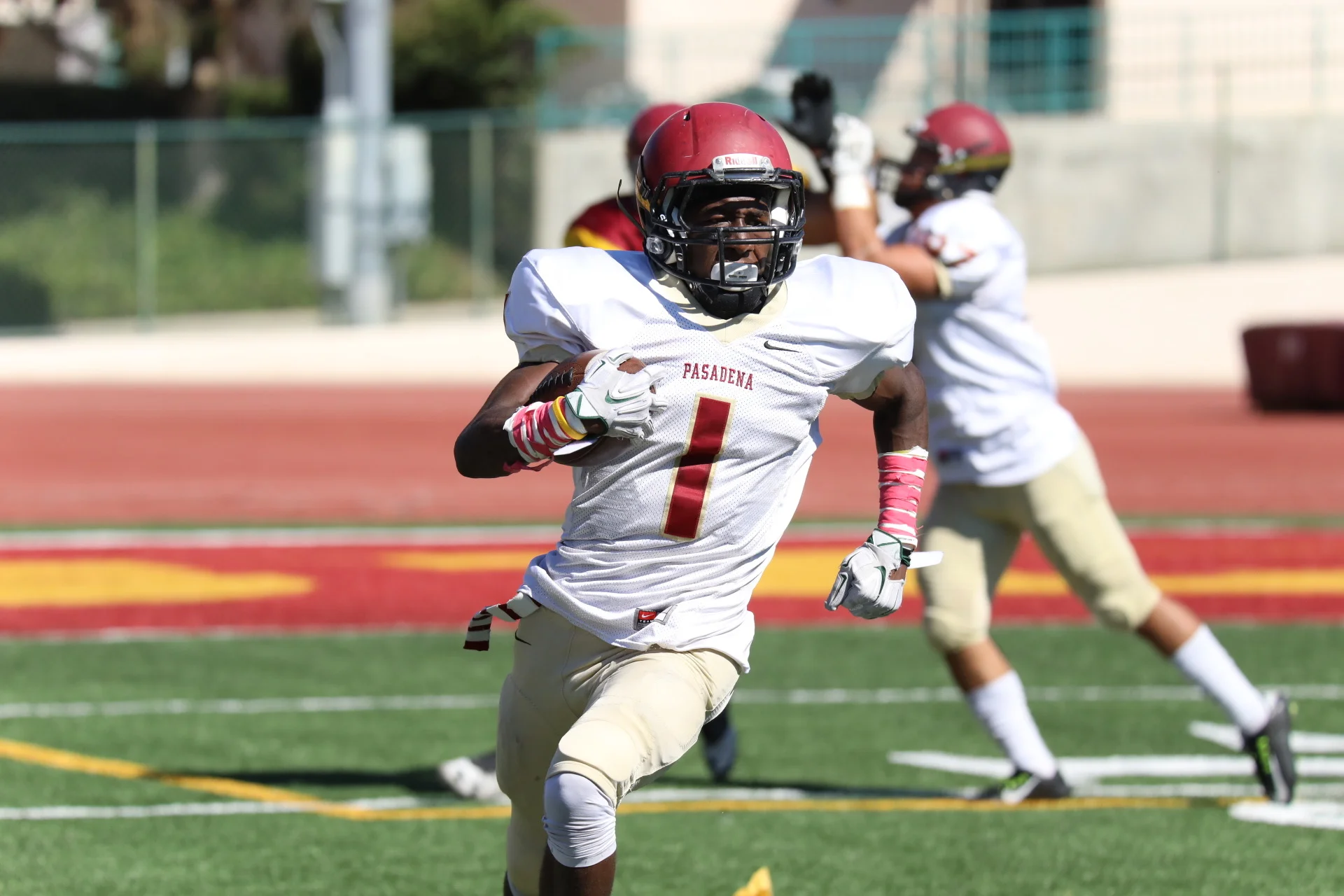  Kendell Jefferson (1) of Pasadena City College takes the ball downfield against Glendale City College during the Lancers 25-3 loss on the road on Oct. 22, 2016. 