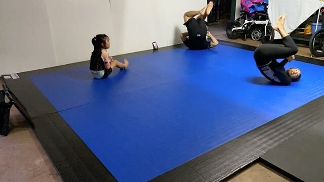The family that trains together, doesn&rsquo;t kill each other while stuck at home together! #uptownjiujitsu #uptownohana #uptownkeiki #familythattrainstogether #staysanetogether #stayhome