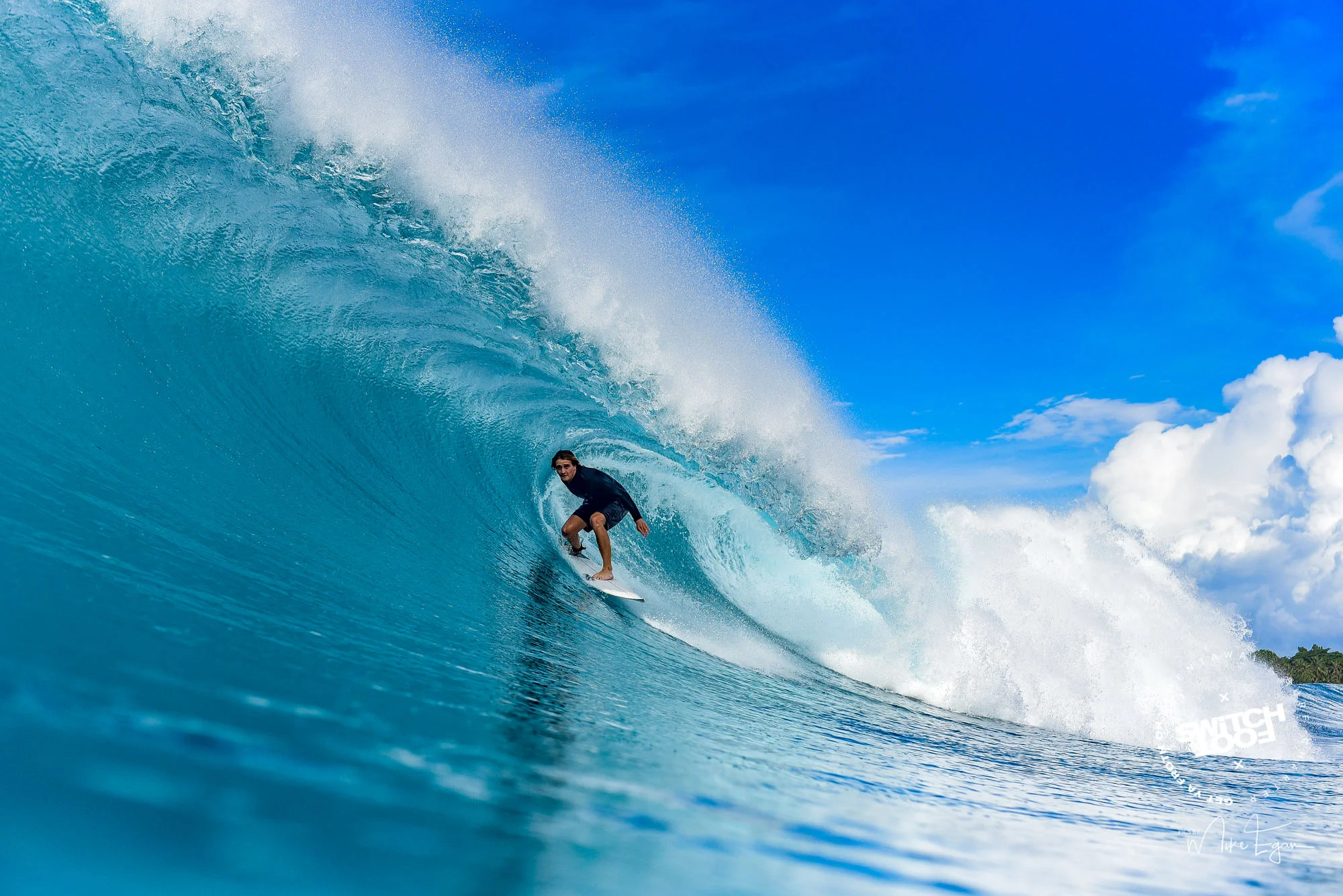 About a month ago I had a trip with a bunch of Goldy legends and we just seem to score every day on @sumatracharters with hardly anyone around! Here is @luke_pricee on one of his new favourite waves. @dmcfins @aquatech