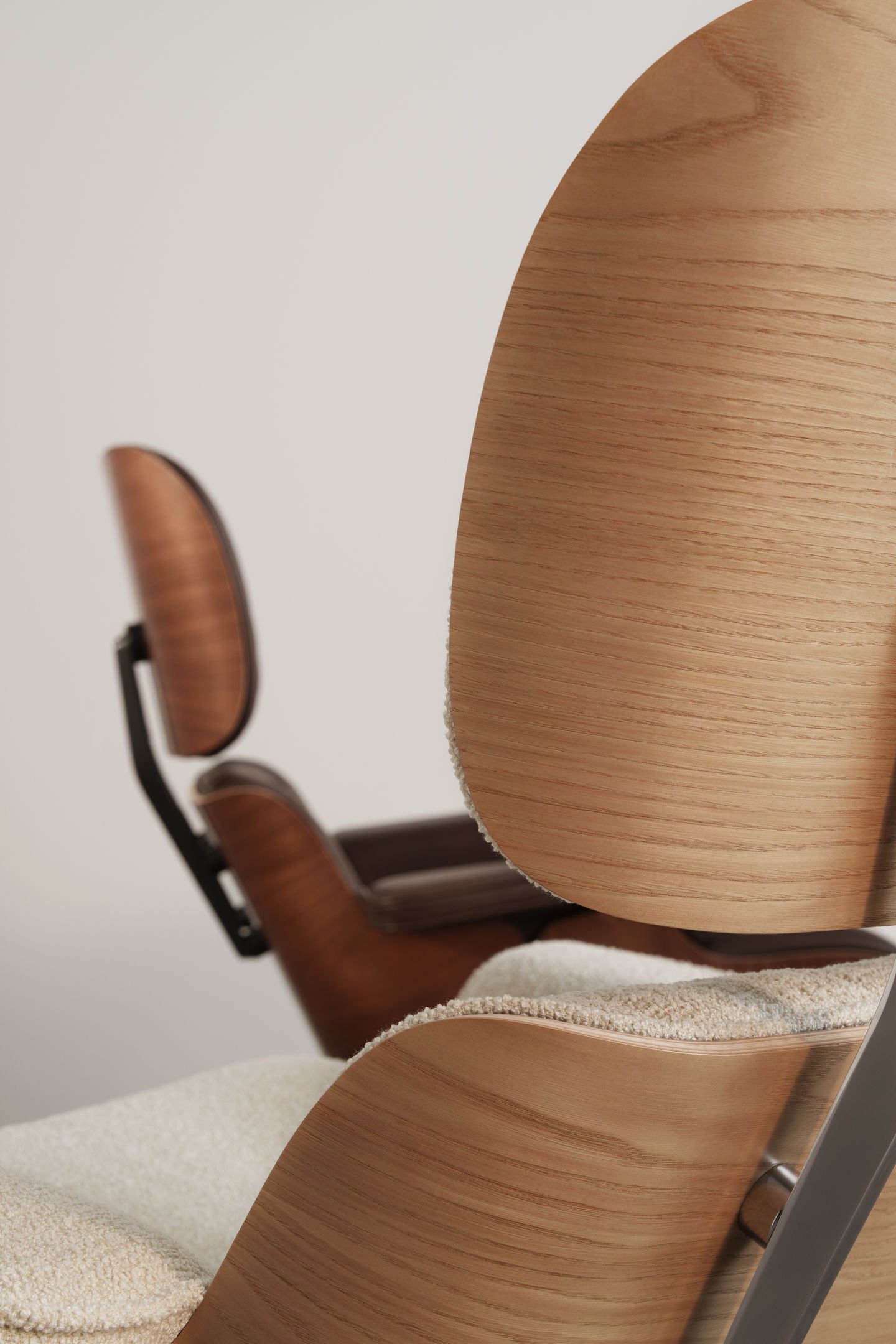 9509774_Eames collection - Lounge Chair_v_fullbleed_1440x.jpg