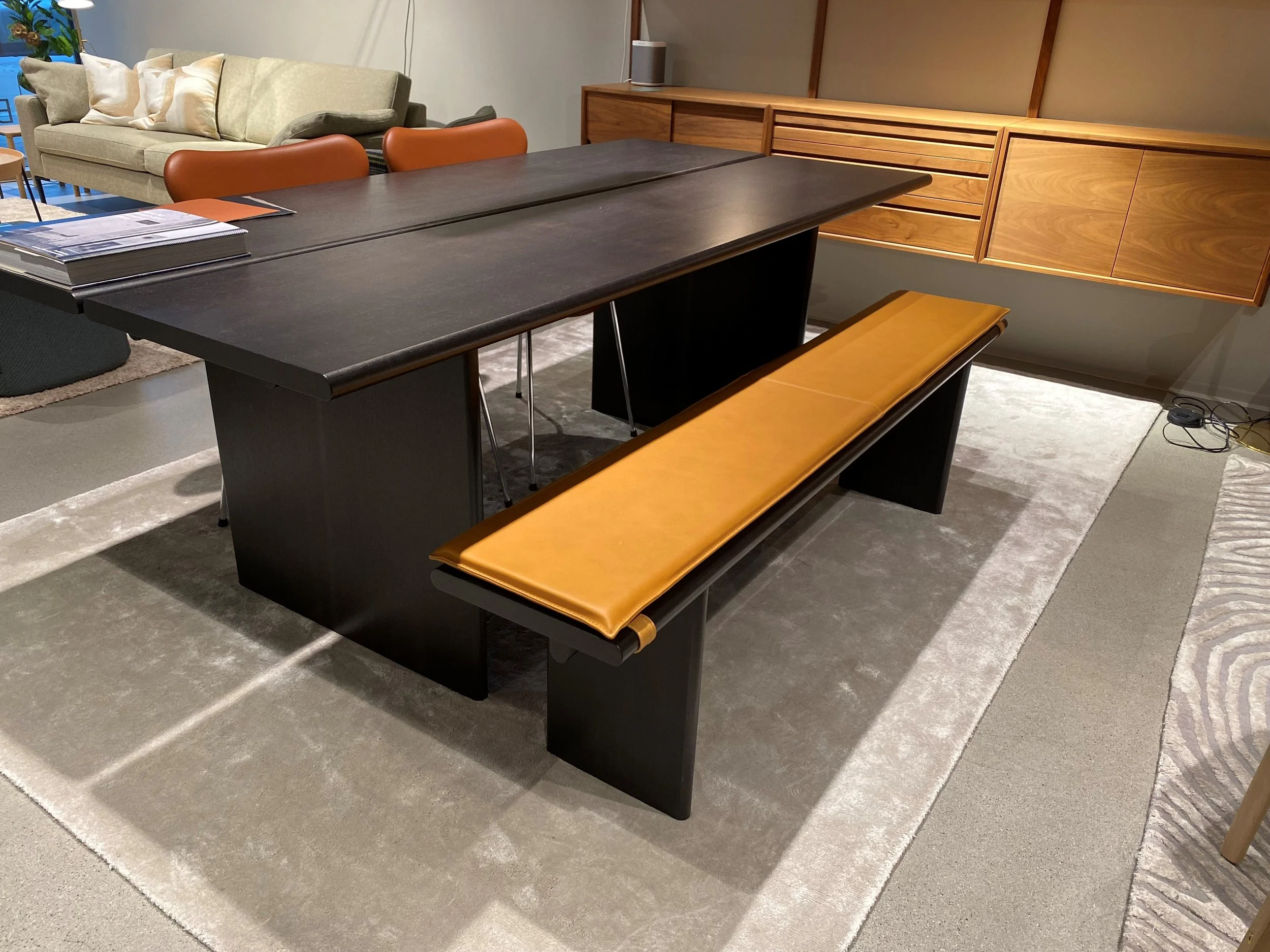 NÅ: 26.000,- Ita spisebord og benk