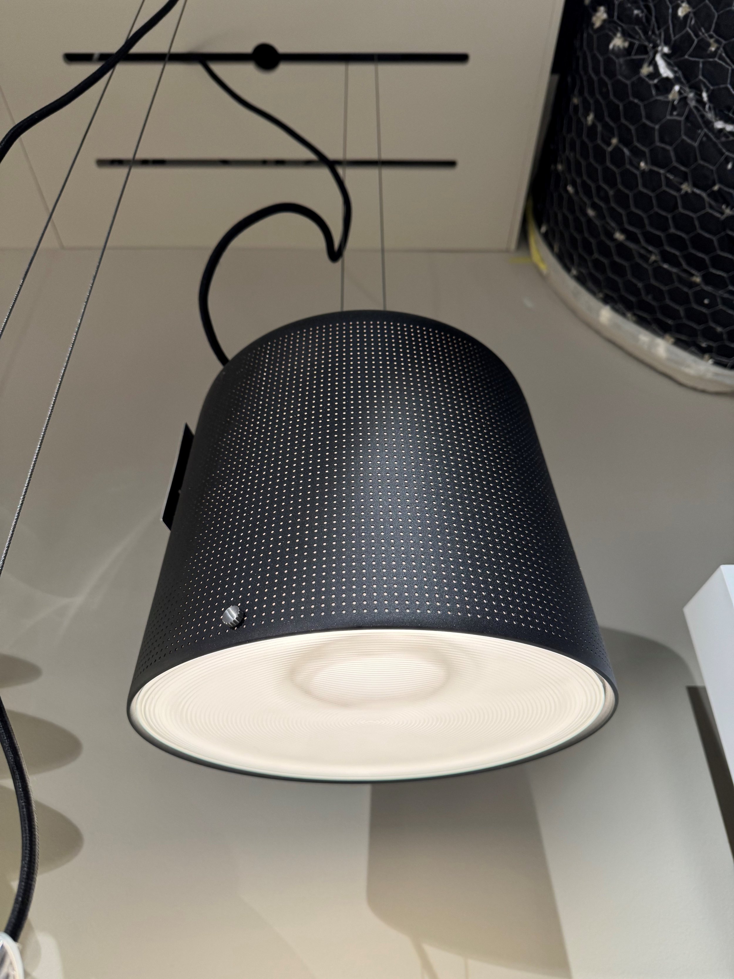 NÅ: 3.550 ,- Vipp526 Pendant Black