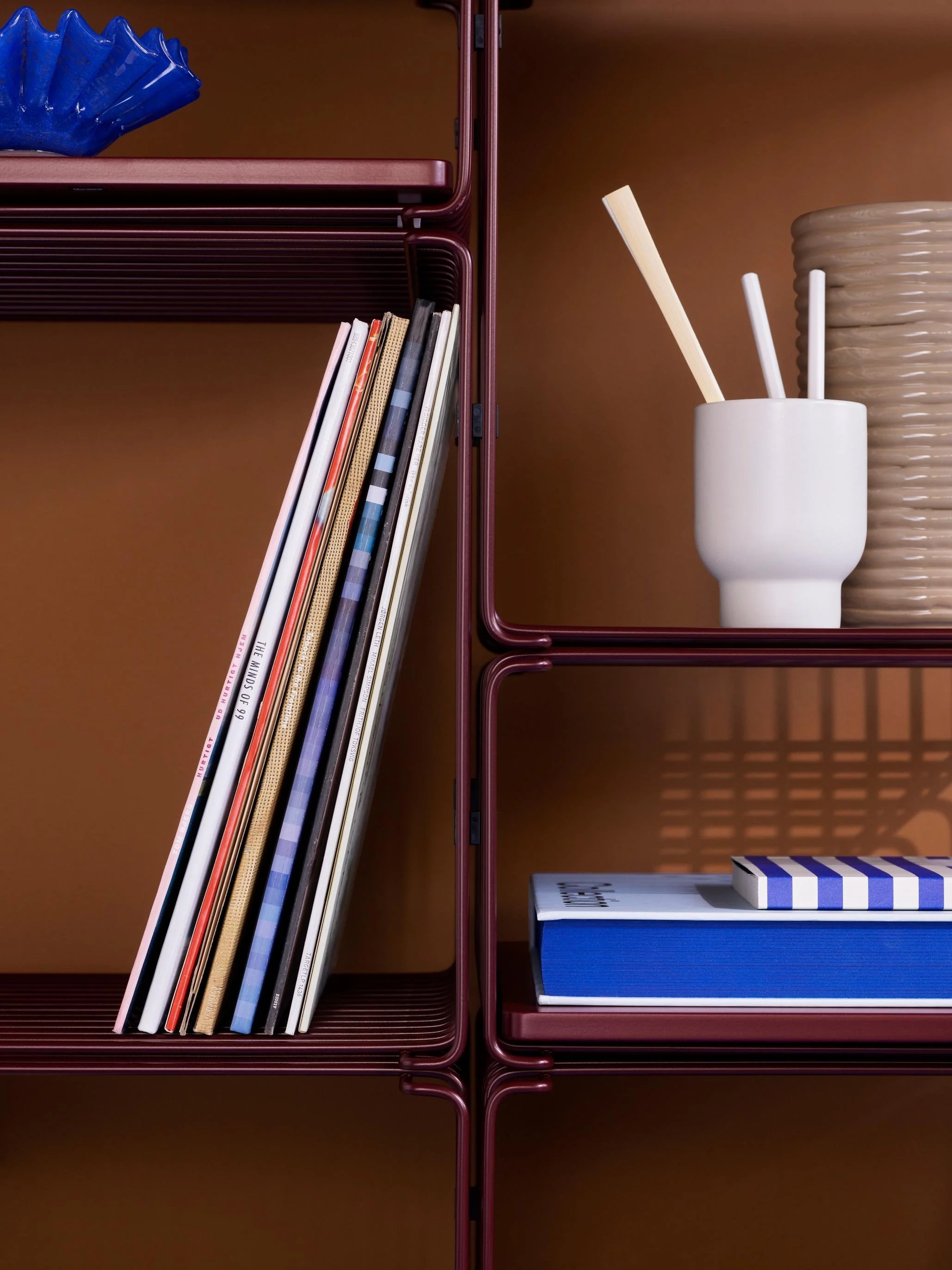 Montana_PantonWire_D35_BlackRed_Detail_H (3).jpg