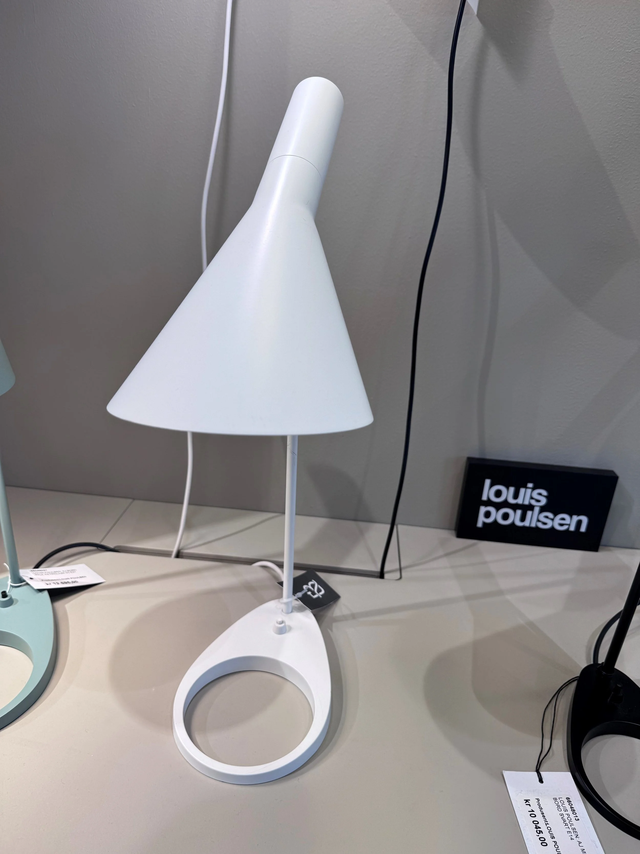 NÅ: 7.500,- AJ bordlampe hvit